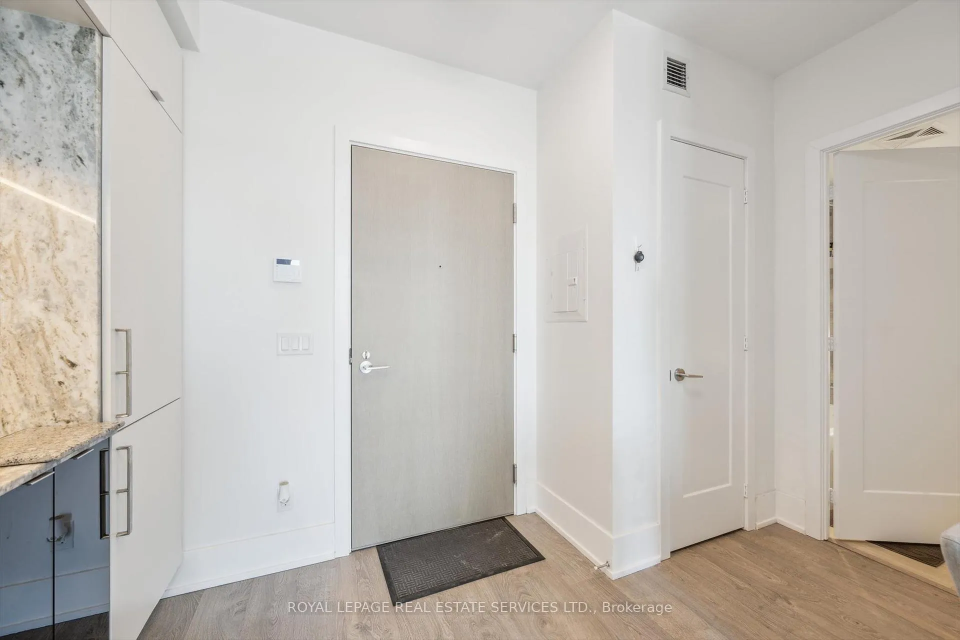 Photo 6 of Unit GPH27, 1 Edgewater Drive, Toronto, Waterfront Communities — HOMEH