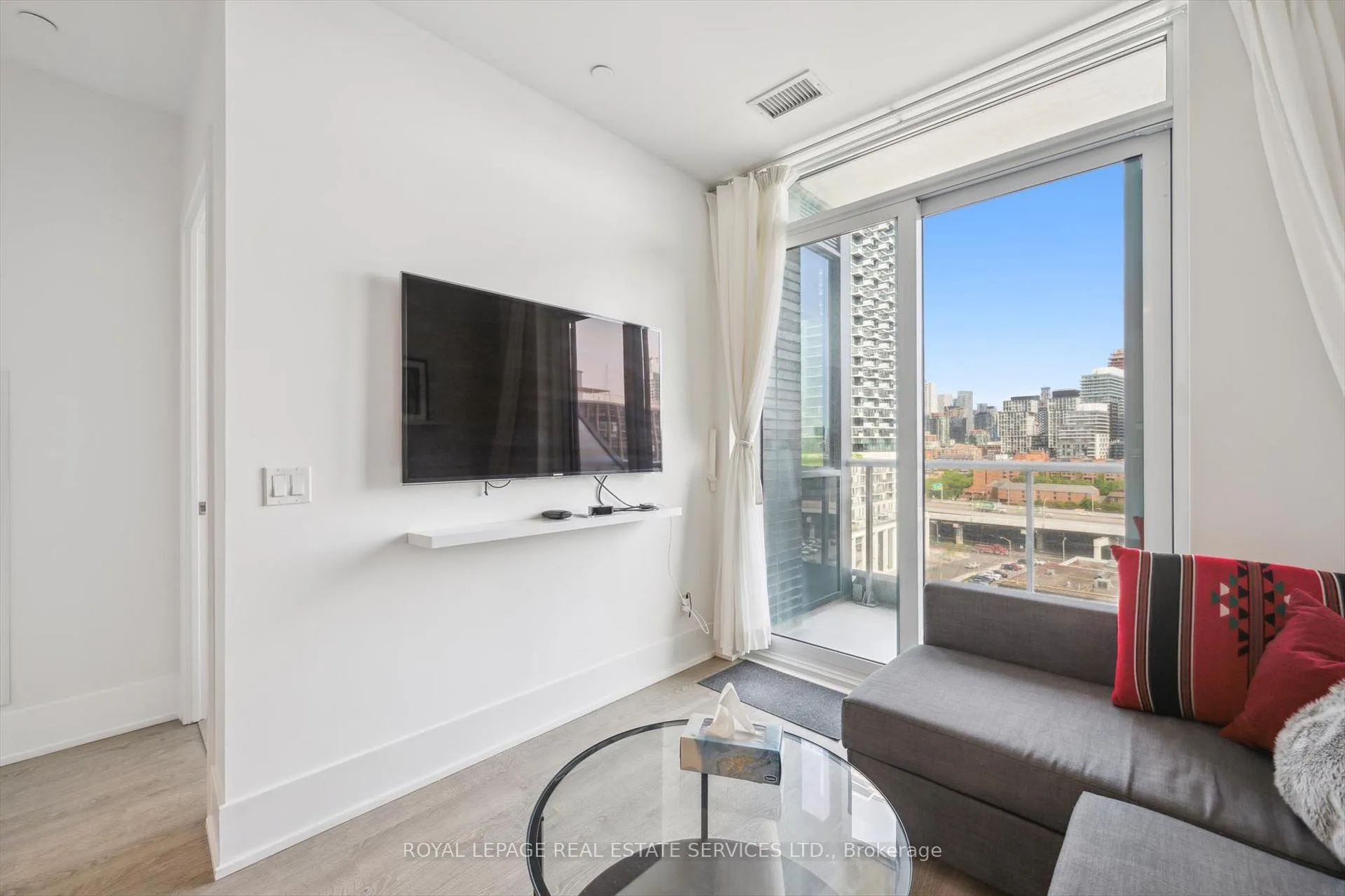 Photo 14 of Unit GPH27, 1 Edgewater Drive, Toronto, Waterfront Communities — HOMEH