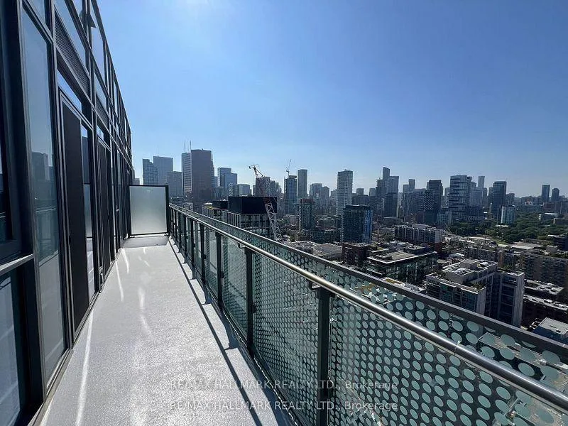 Photo 5 of Unit PH 3001, 70 Princess Street, Toronto, Waterfront Communities — HOMEH