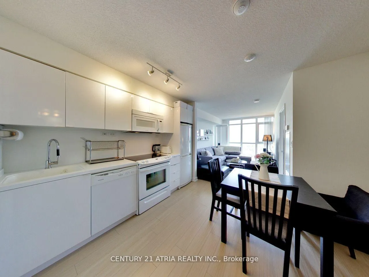 Photo 6 of Unit 2901, 15 Iceboat Terrace, Toronto, Waterfront Communities — HOMEH