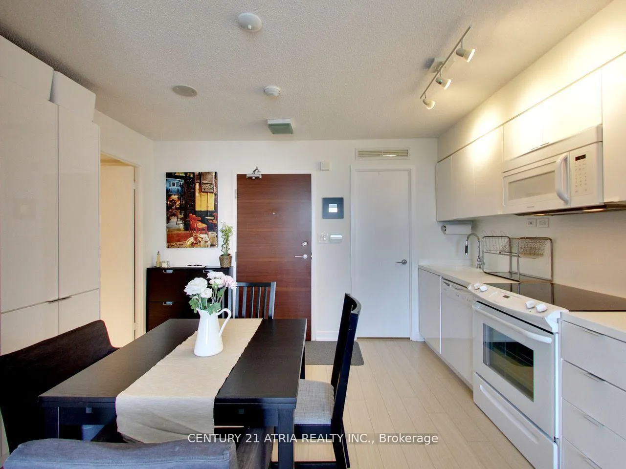 Photo 7 of Unit 2901, 15 Iceboat Terrace, Toronto, Waterfront Communities — HOMEH