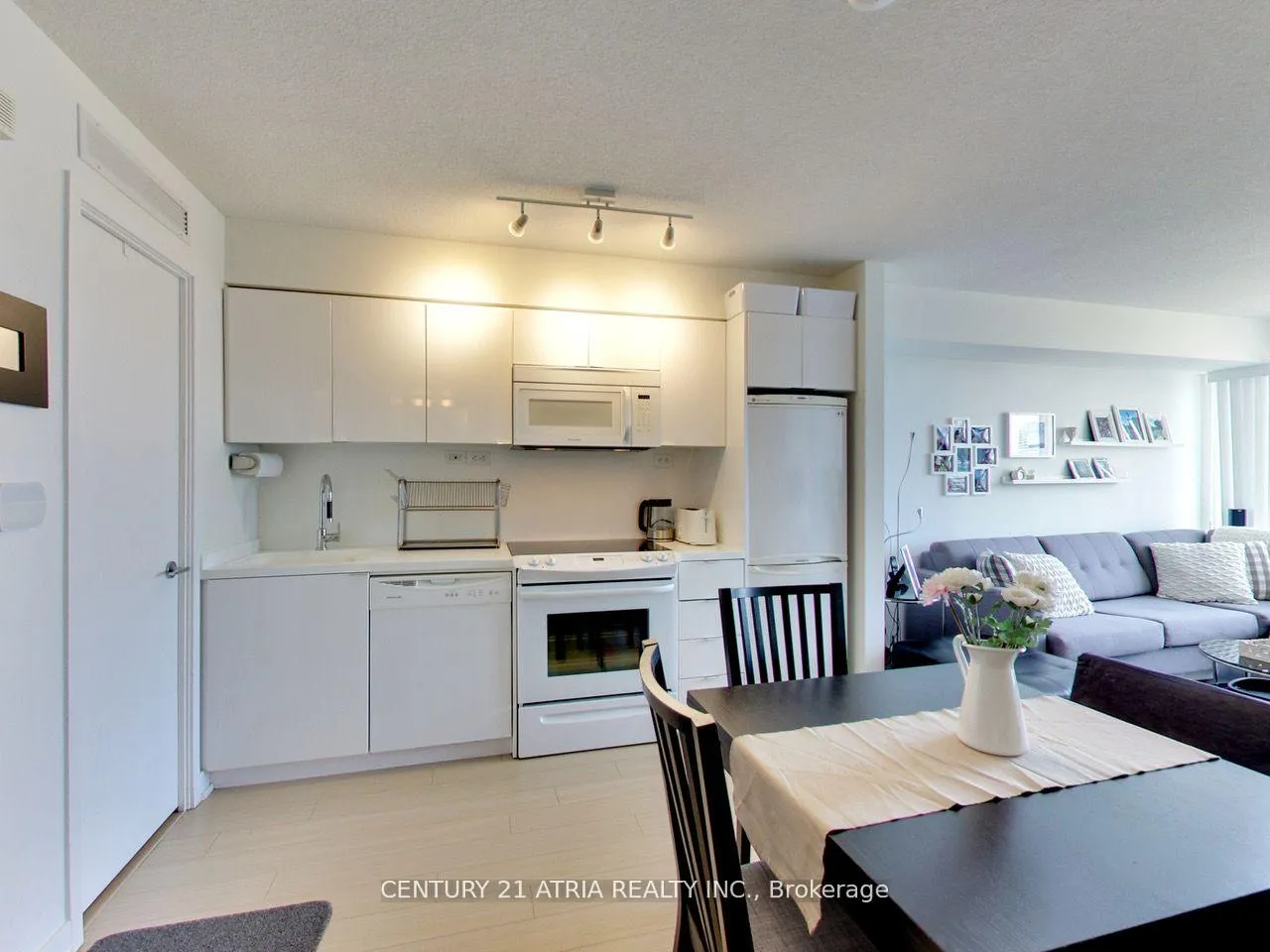 Photo 9 of Unit 2901, 15 Iceboat Terrace, Toronto, Waterfront Communities — HOMEH