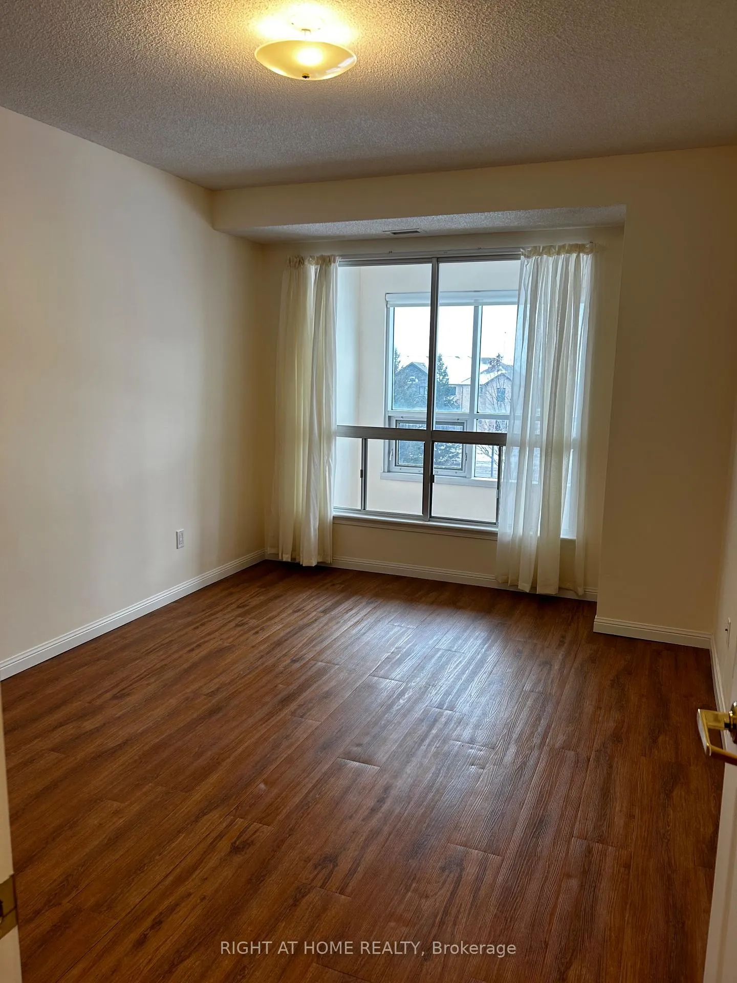 Photo 2 of Unit 410, 94 Dean Avenue, Barrie, Painswick South — HOMEH