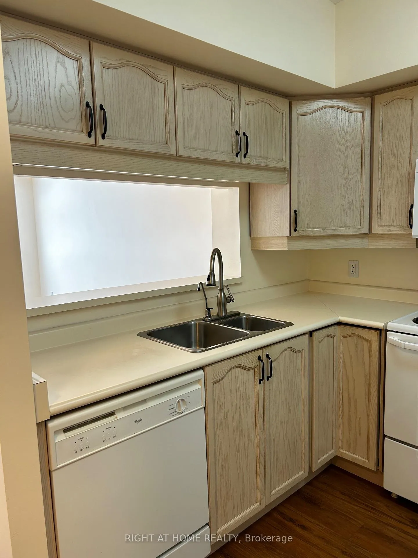 Photo 4 of Unit 410, 94 Dean Avenue, Barrie, Painswick South — HOMEH