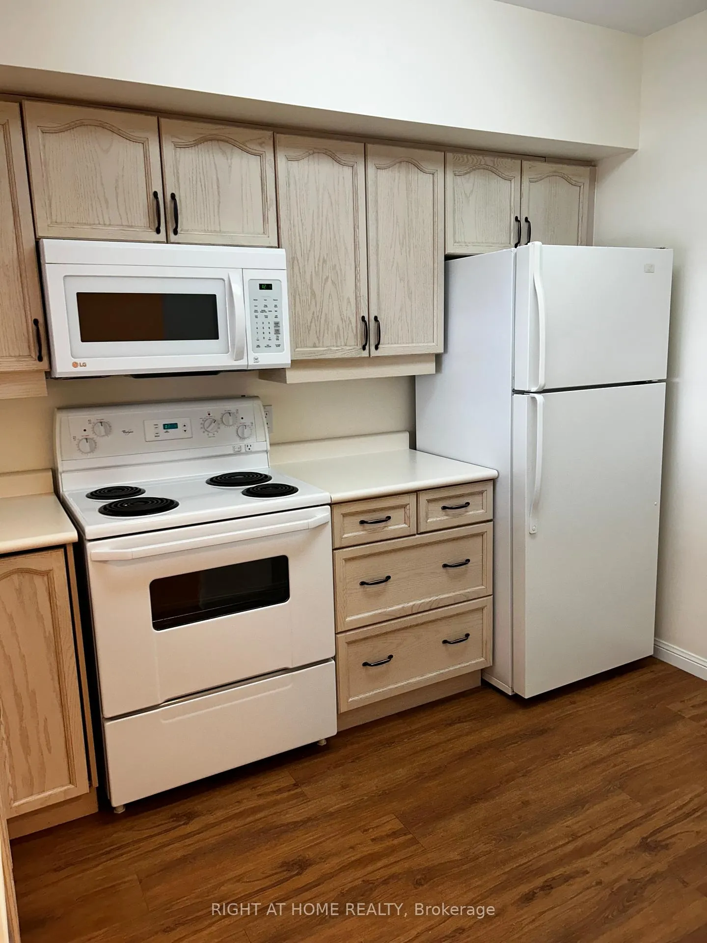 Photo 5 of Unit 410, 94 Dean Avenue, Barrie, Painswick South — HOMEH