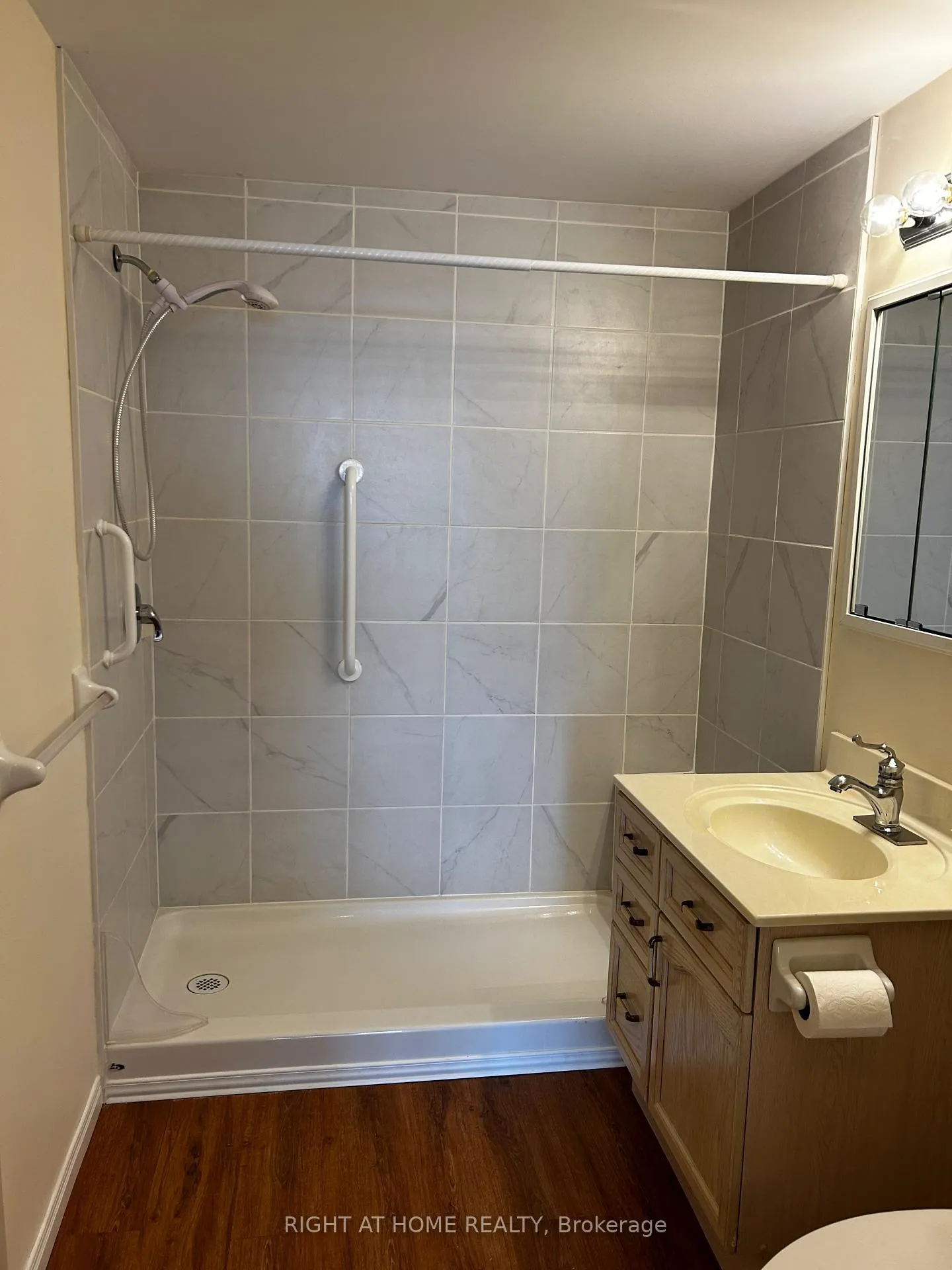 Photo 8 of Unit 410, 94 Dean Avenue, Barrie, Painswick South — HOMEH