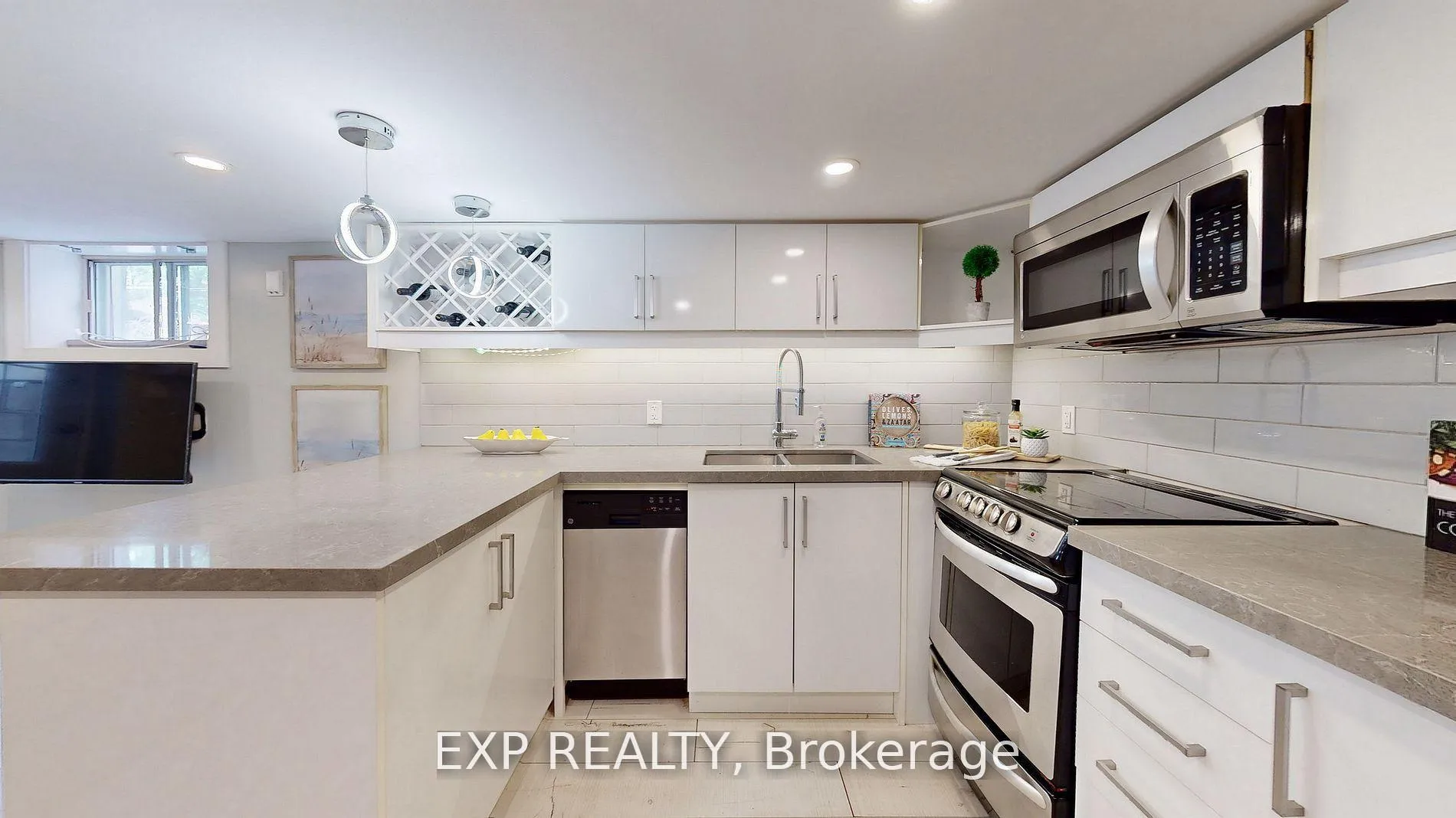Photo 3 of Unit C, 122 Parkmount Road, Toronto, Greenwood-Coxwell — HOMEH