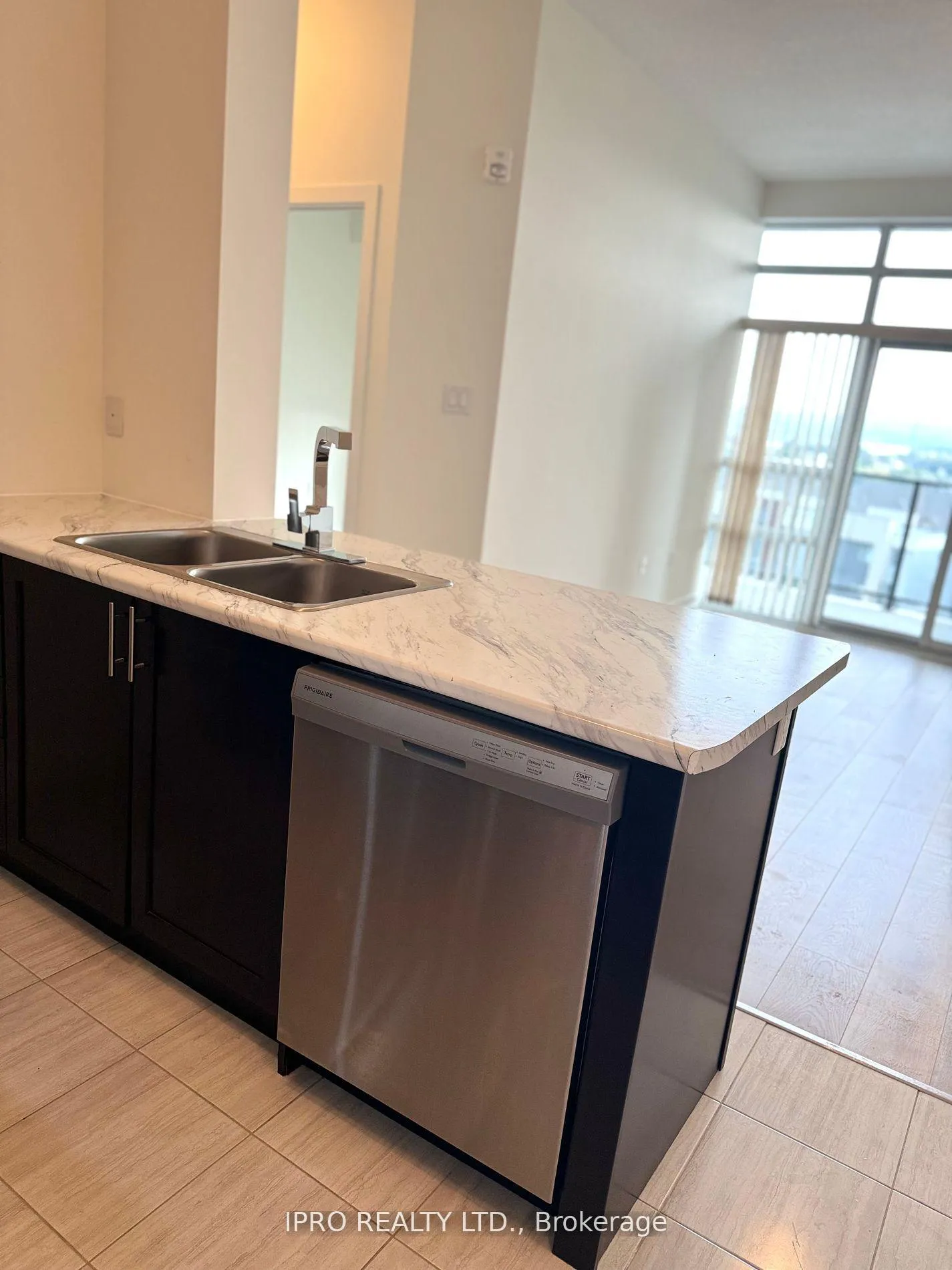 Photo 2 of Unit 637, 125 Shoreview Place, Hamilton, Lakeshore — HOMEH
