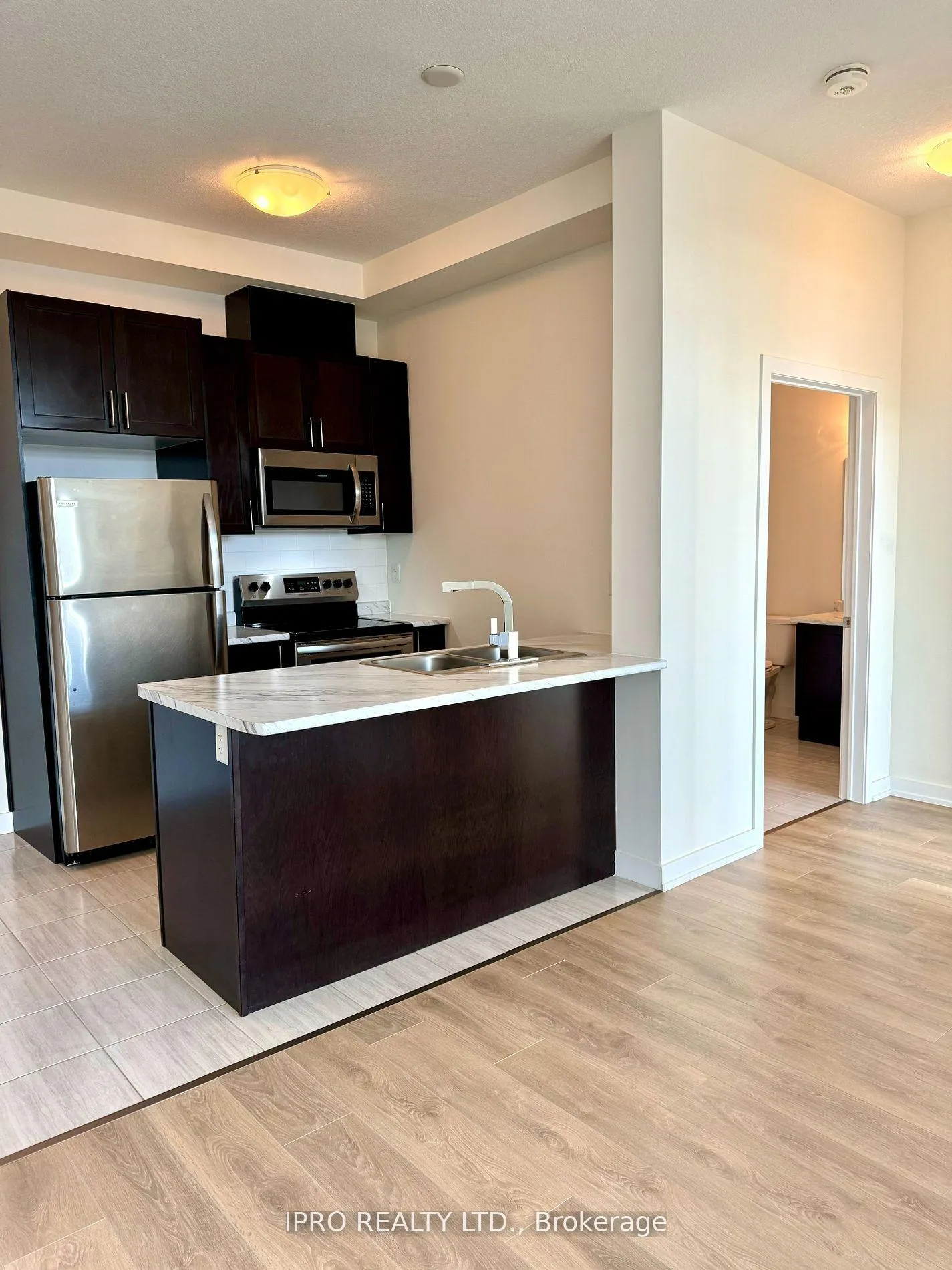 Photo 9 of Unit 637, 125 Shoreview Place, Hamilton, Lakeshore — HOMEH