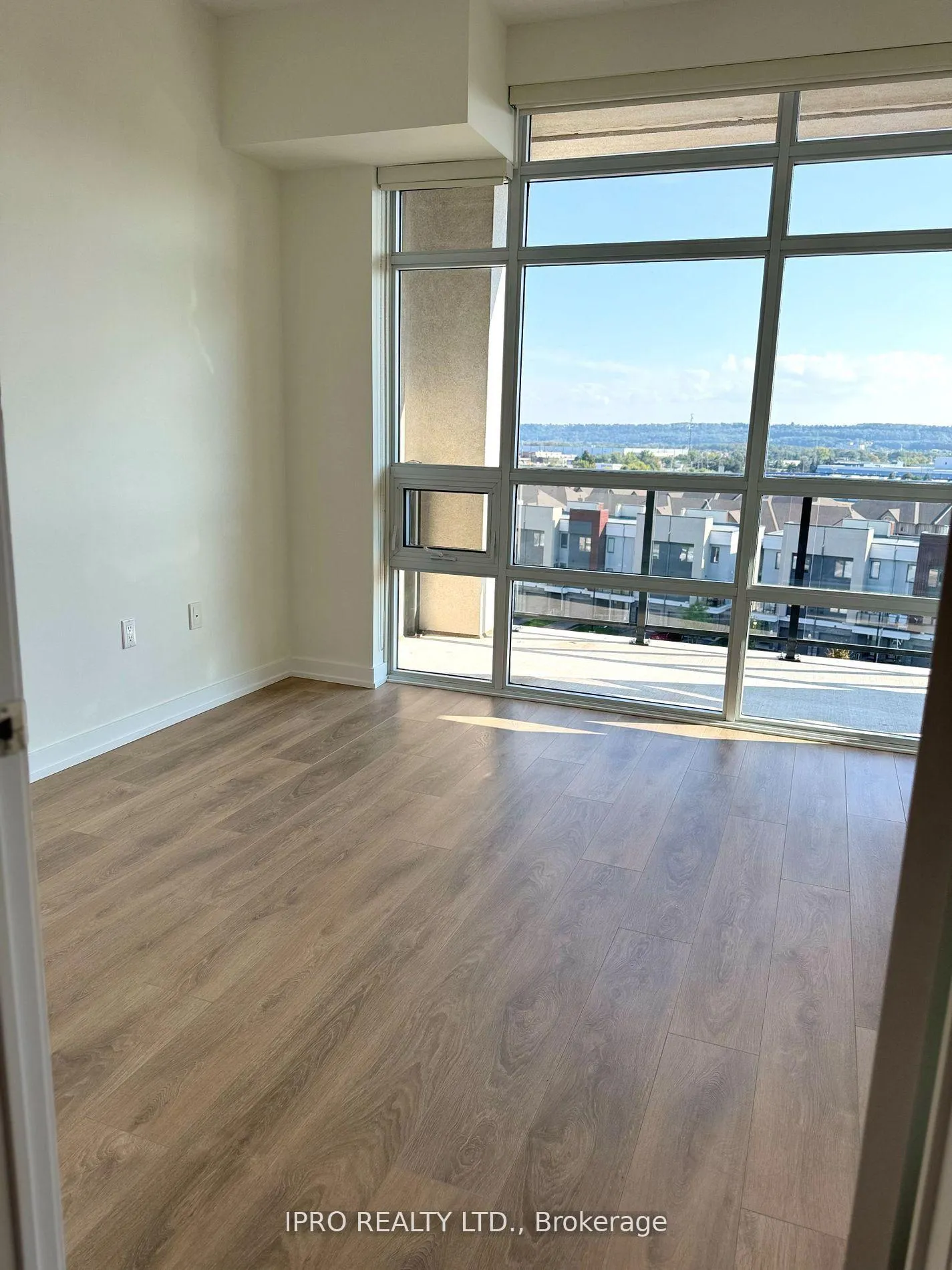 Photo 15 of Unit 637, 125 Shoreview Place, Hamilton, Lakeshore — HOMEH