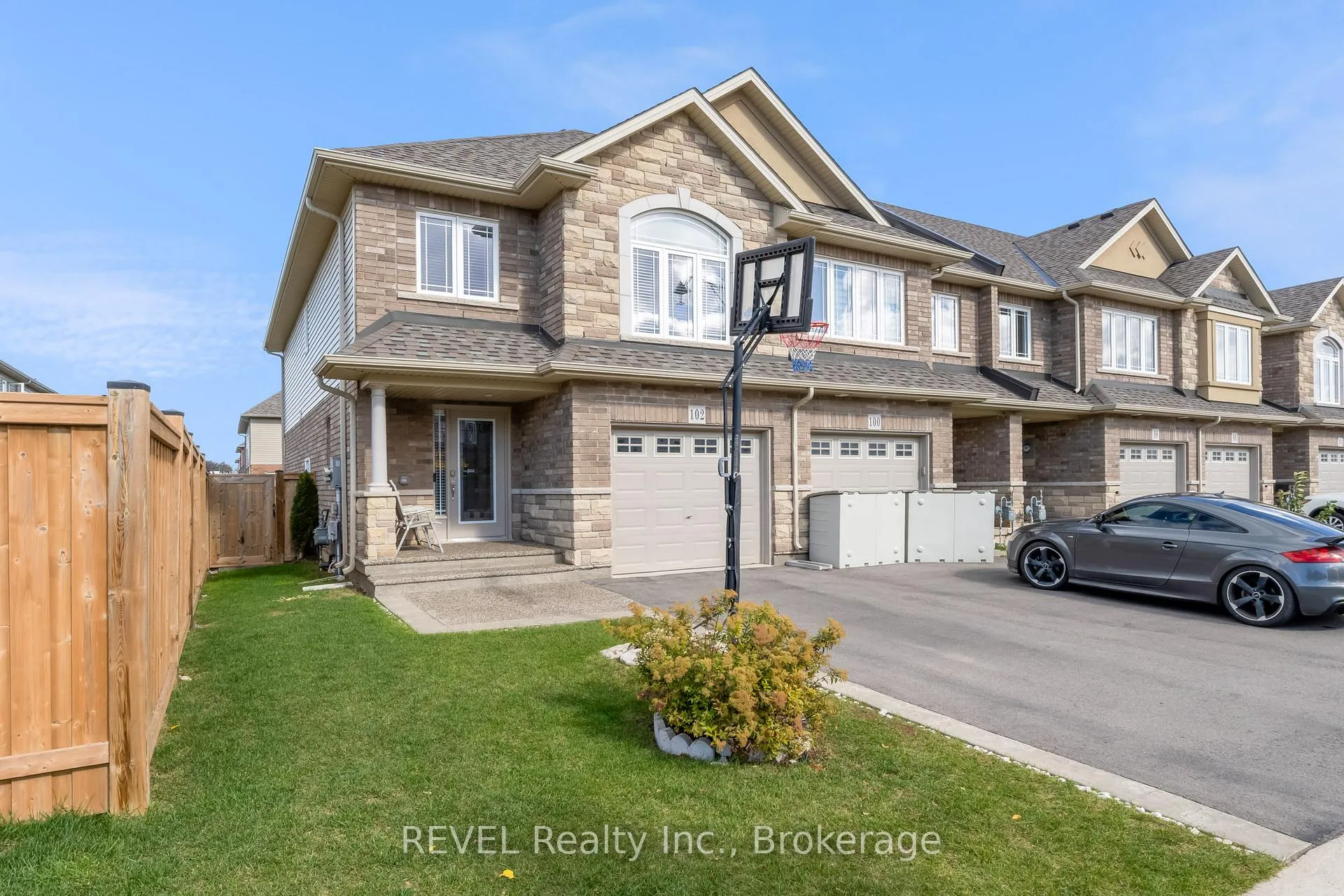 Photo 1 of 102 Cittadella Boulevard, Hamilton, Rural Glanbrook — HOMEH