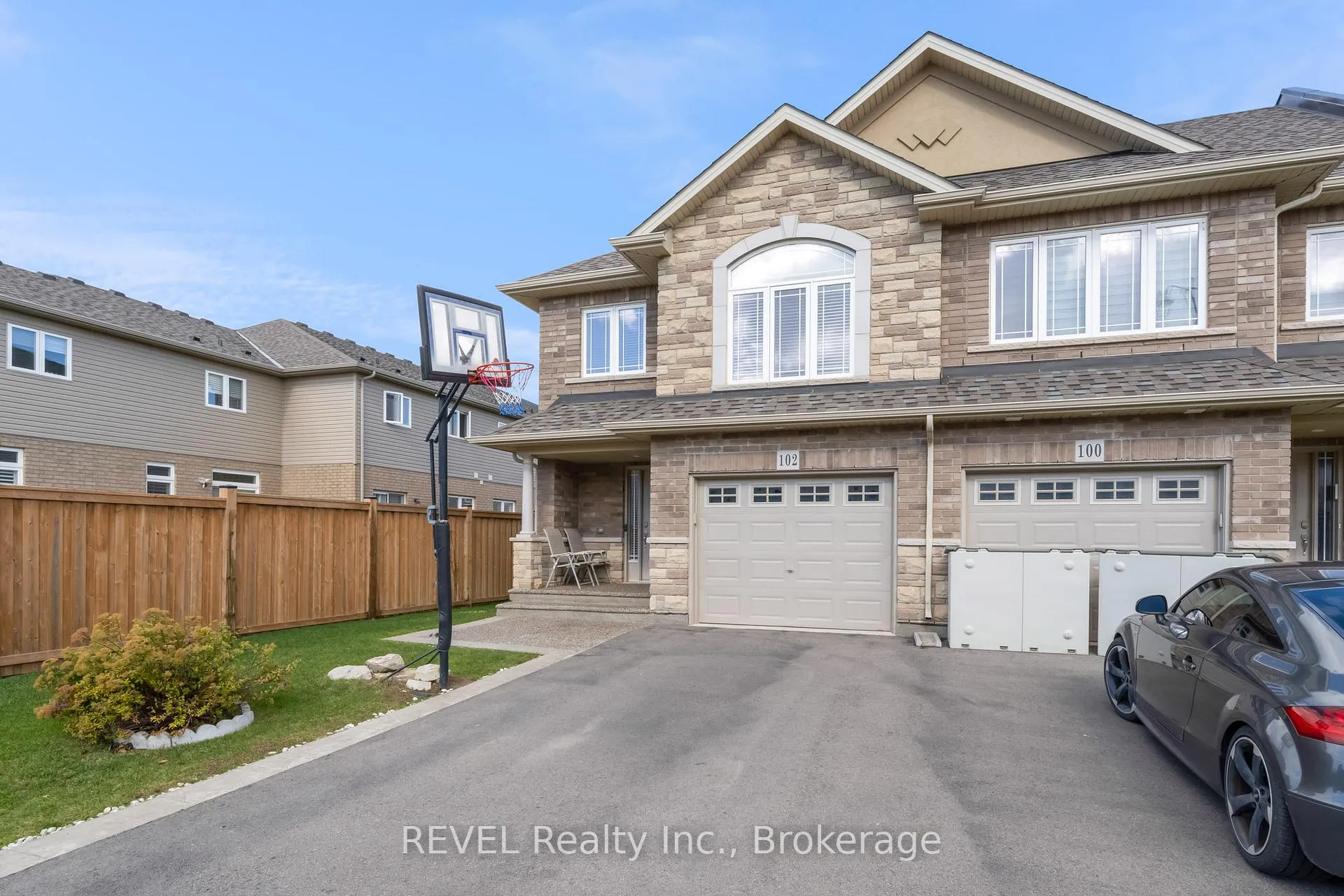 Photo 2 of 102 Cittadella Boulevard, Hamilton, Rural Glanbrook — HOMEH