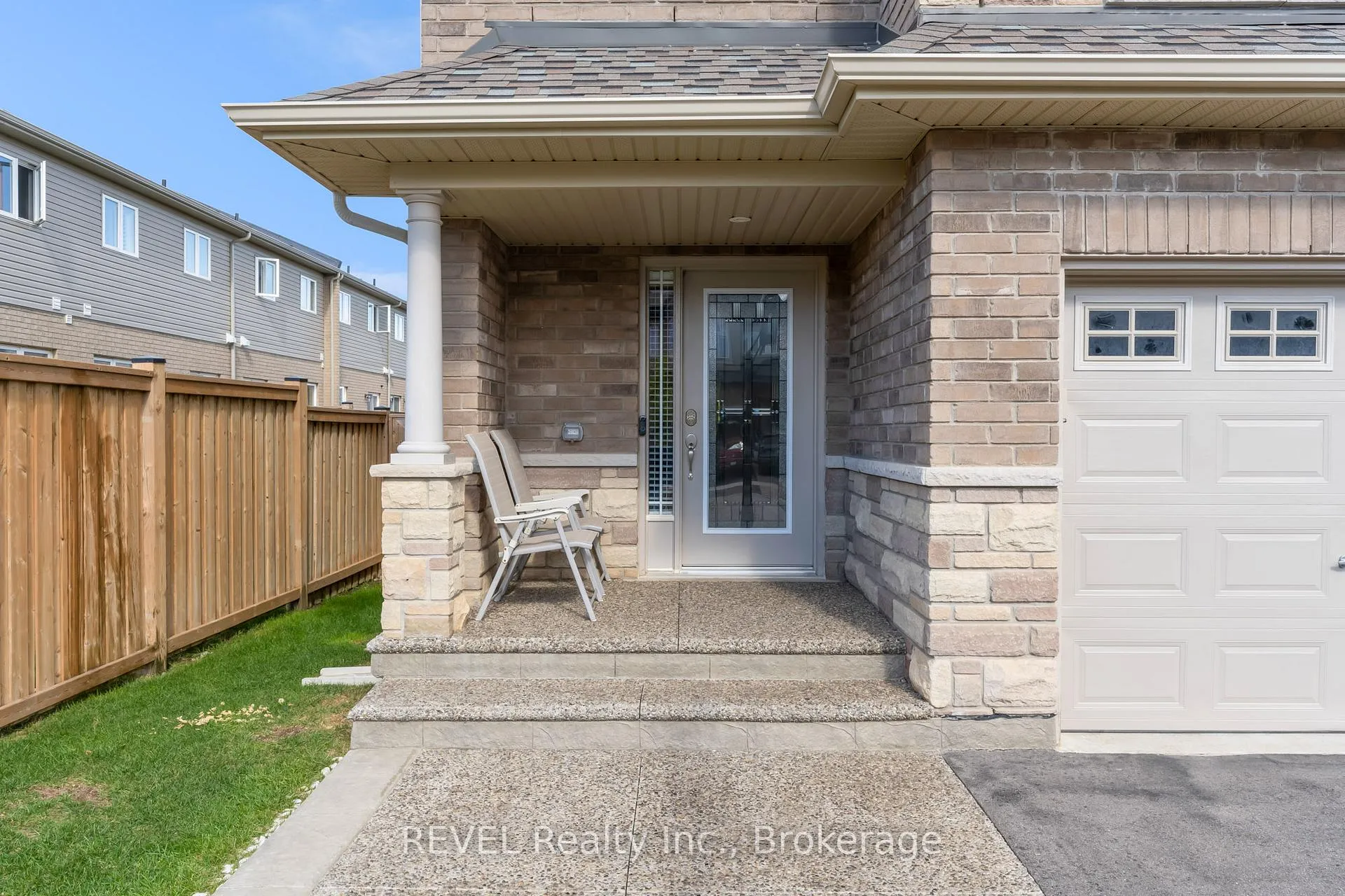 Photo 3 of 102 Cittadella Boulevard, Hamilton, Rural Glanbrook — HOMEH