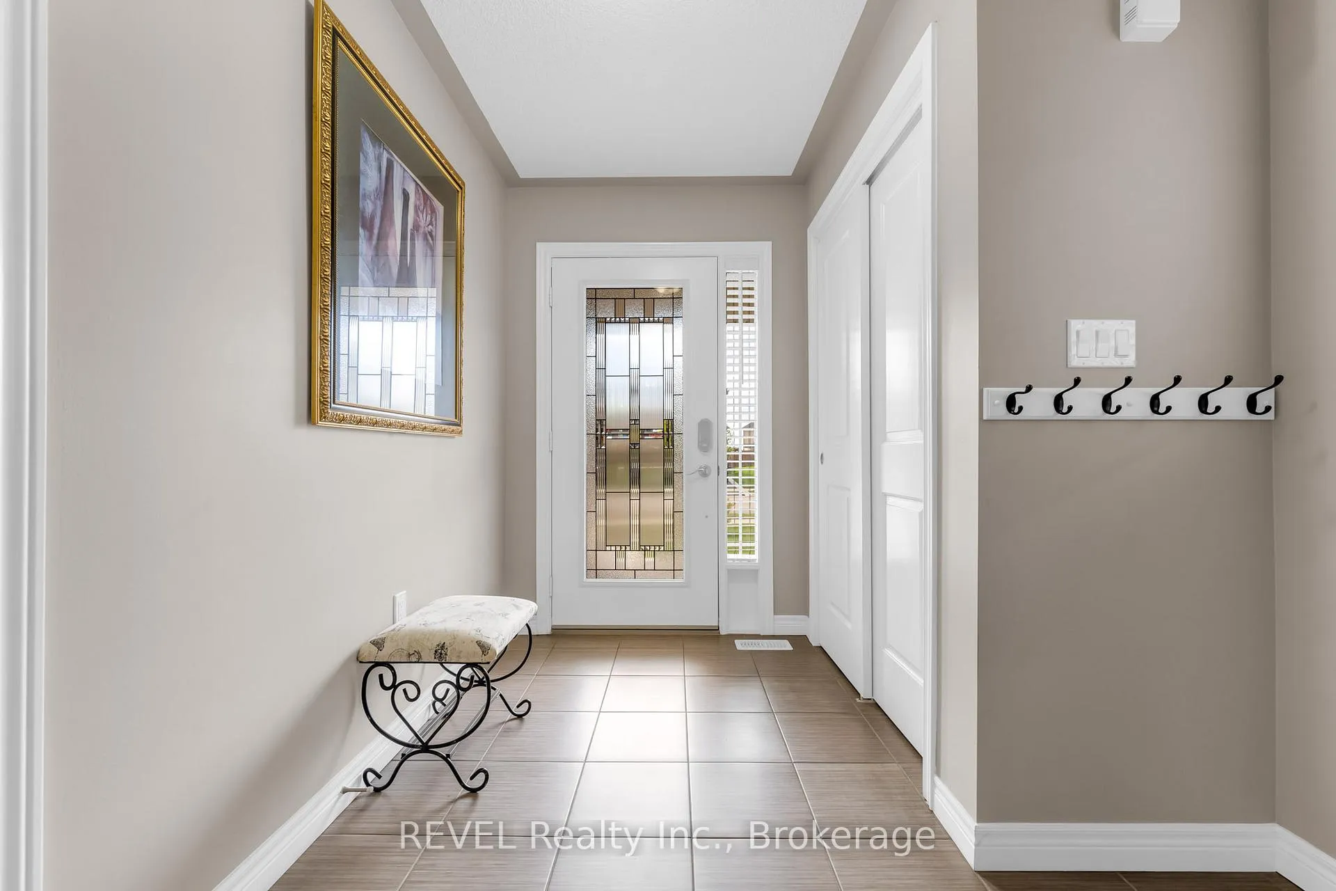 Photo 4 of 102 Cittadella Boulevard, Hamilton, Rural Glanbrook — HOMEH