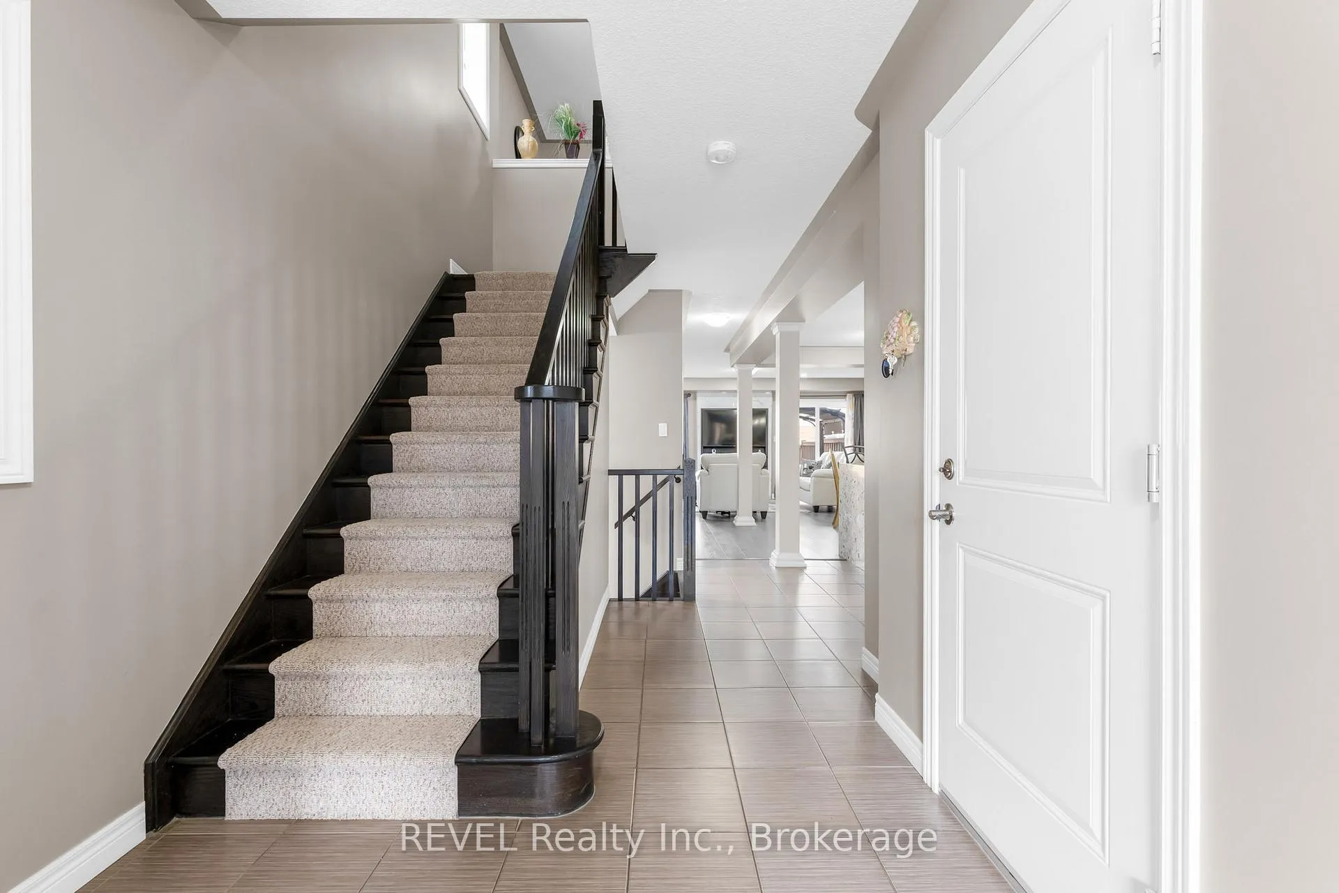Photo 5 of 102 Cittadella Boulevard, Hamilton, Rural Glanbrook — HOMEH
