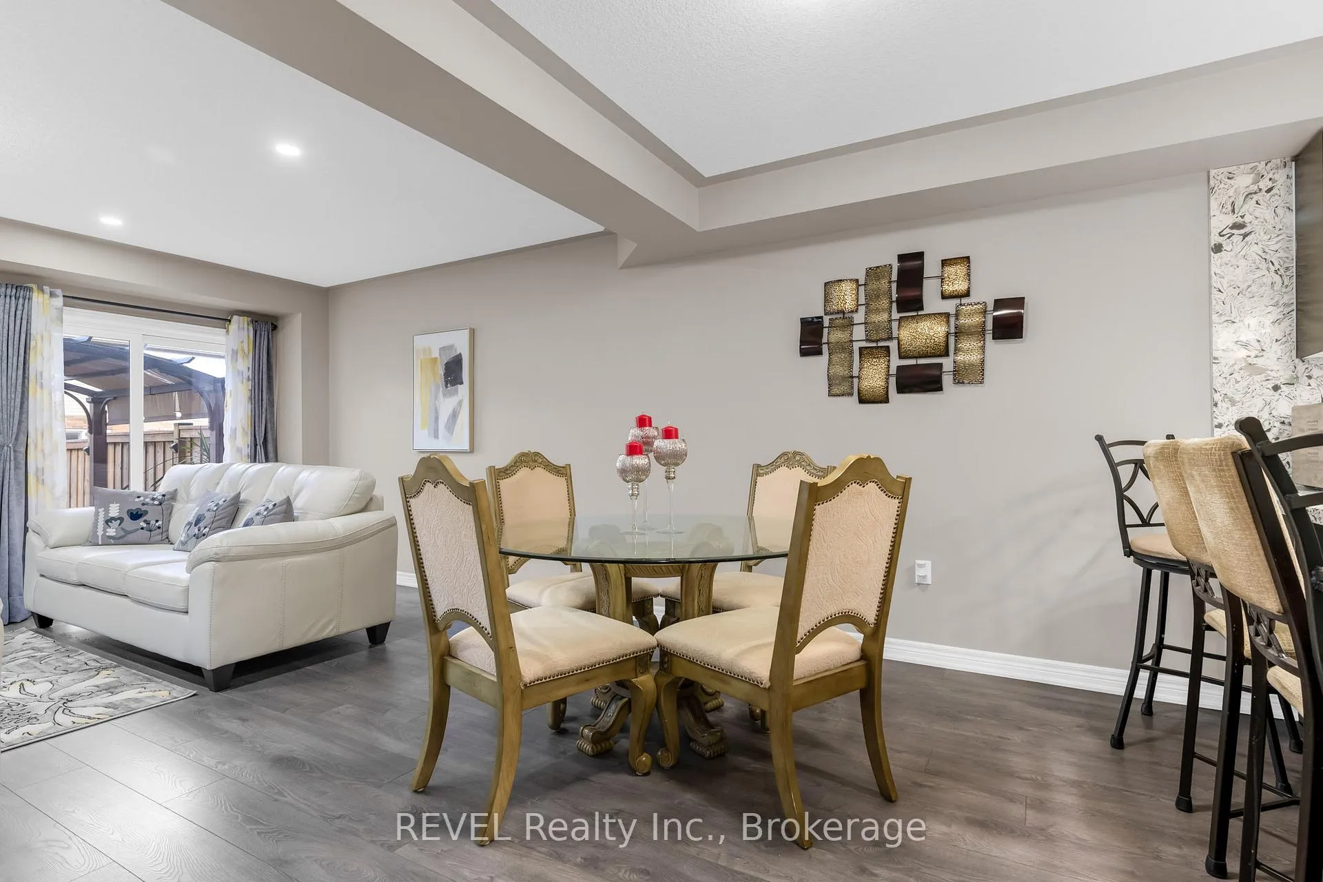 Photo 9 of 102 Cittadella Boulevard, Hamilton, Rural Glanbrook — HOMEH