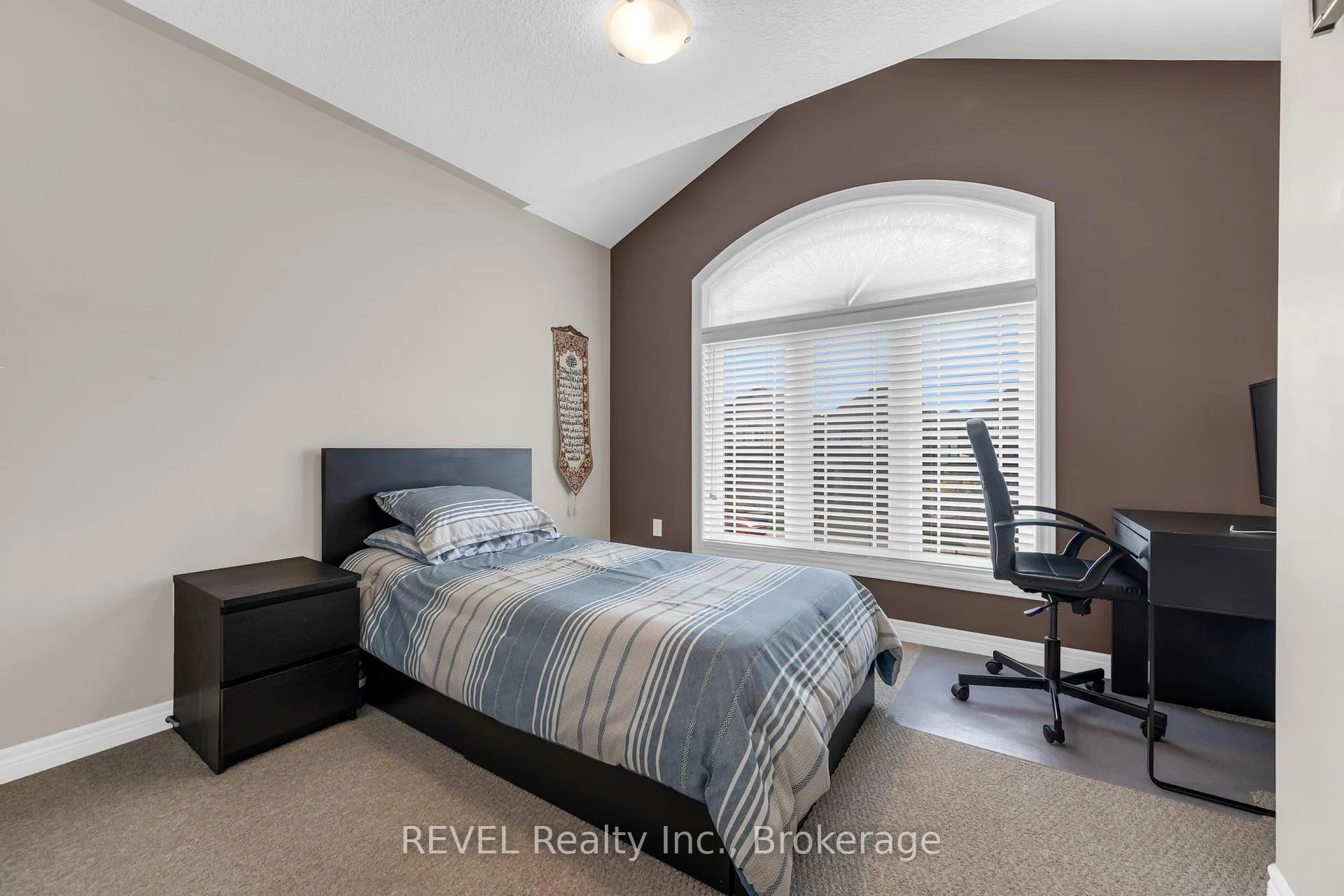 Photo 21 of 102 Cittadella Boulevard, Hamilton, Rural Glanbrook — HOMEH