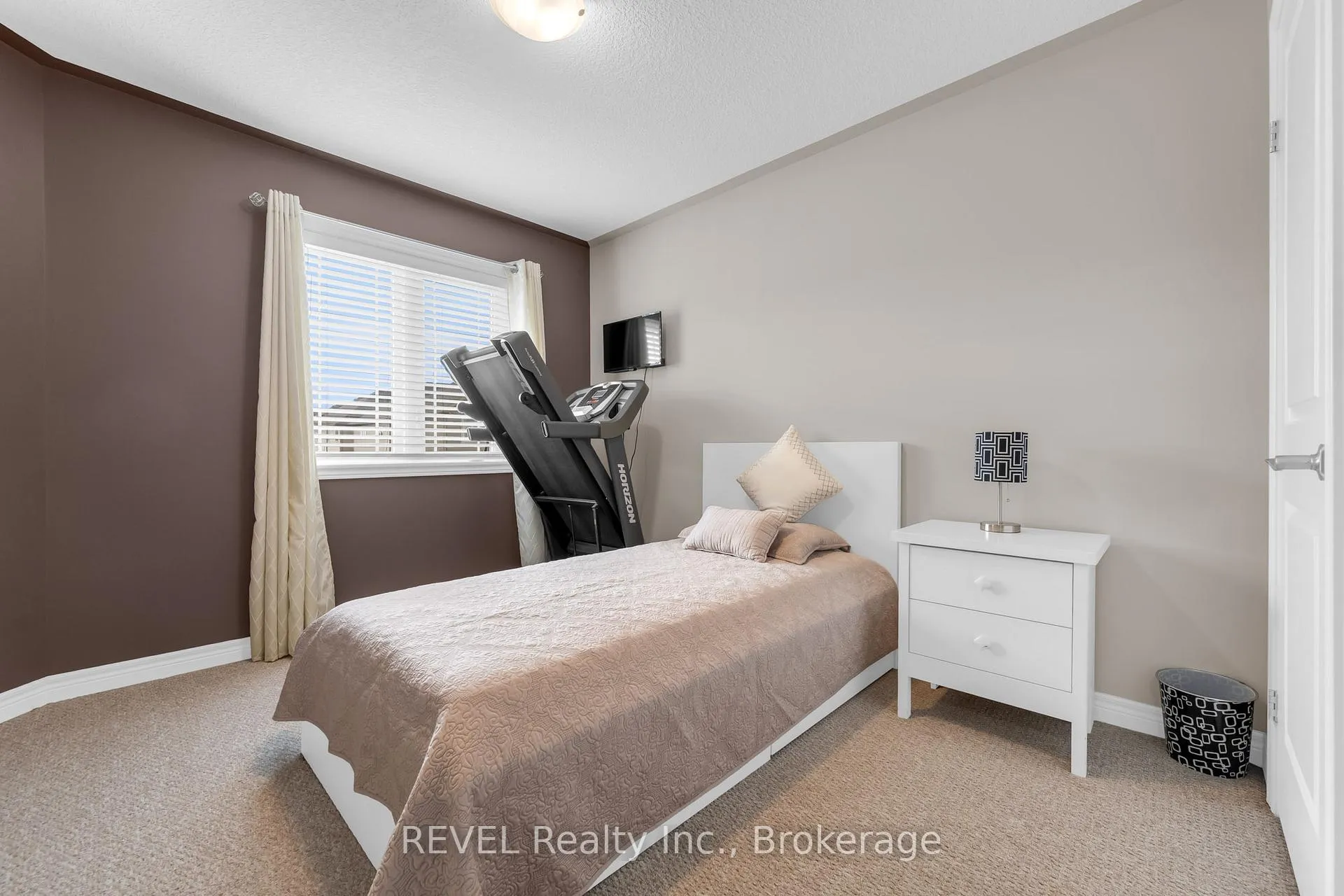 Photo 22 of 102 Cittadella Boulevard, Hamilton, Rural Glanbrook — HOMEH