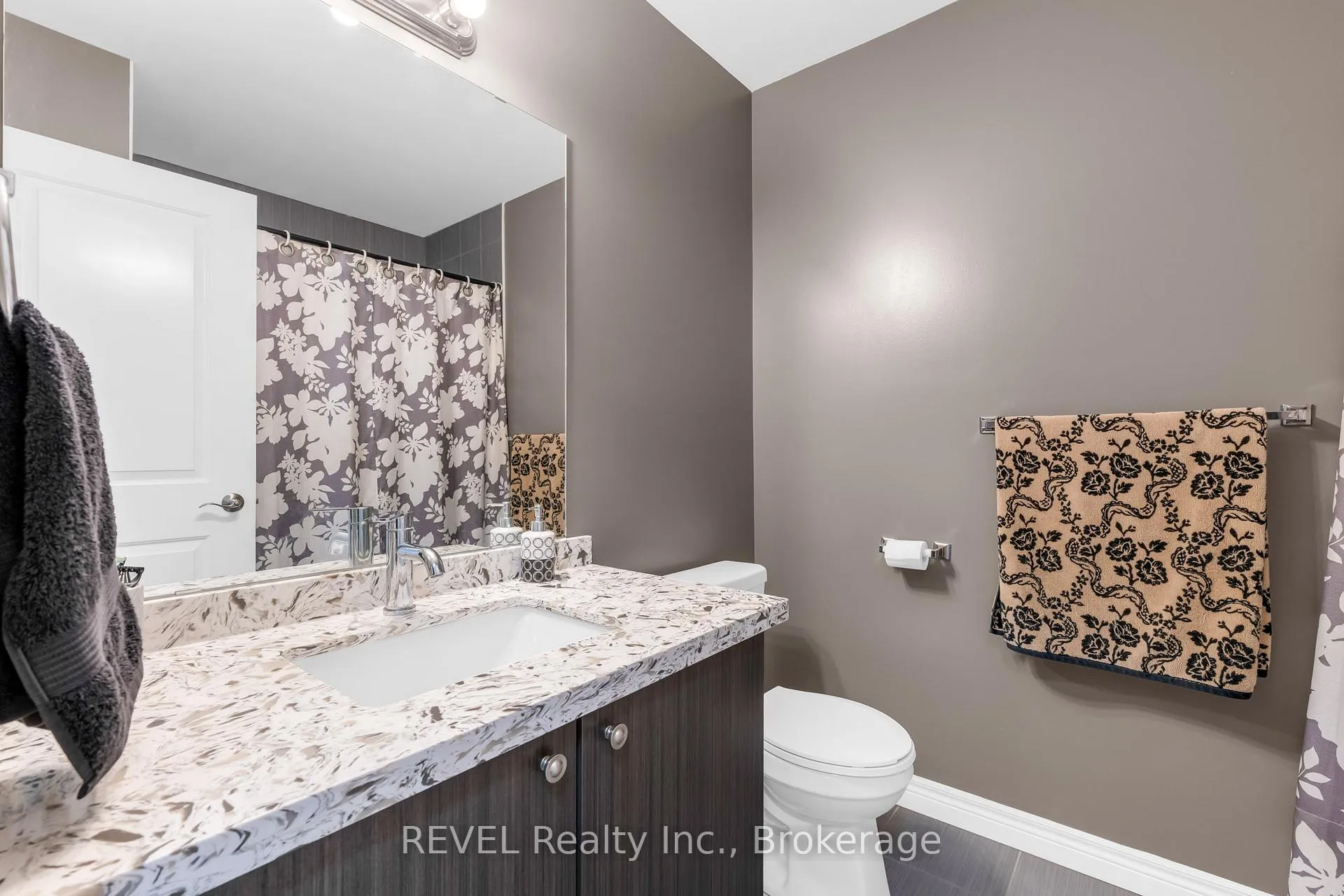 Photo 24 of 102 Cittadella Boulevard, Hamilton, Rural Glanbrook — HOMEH
