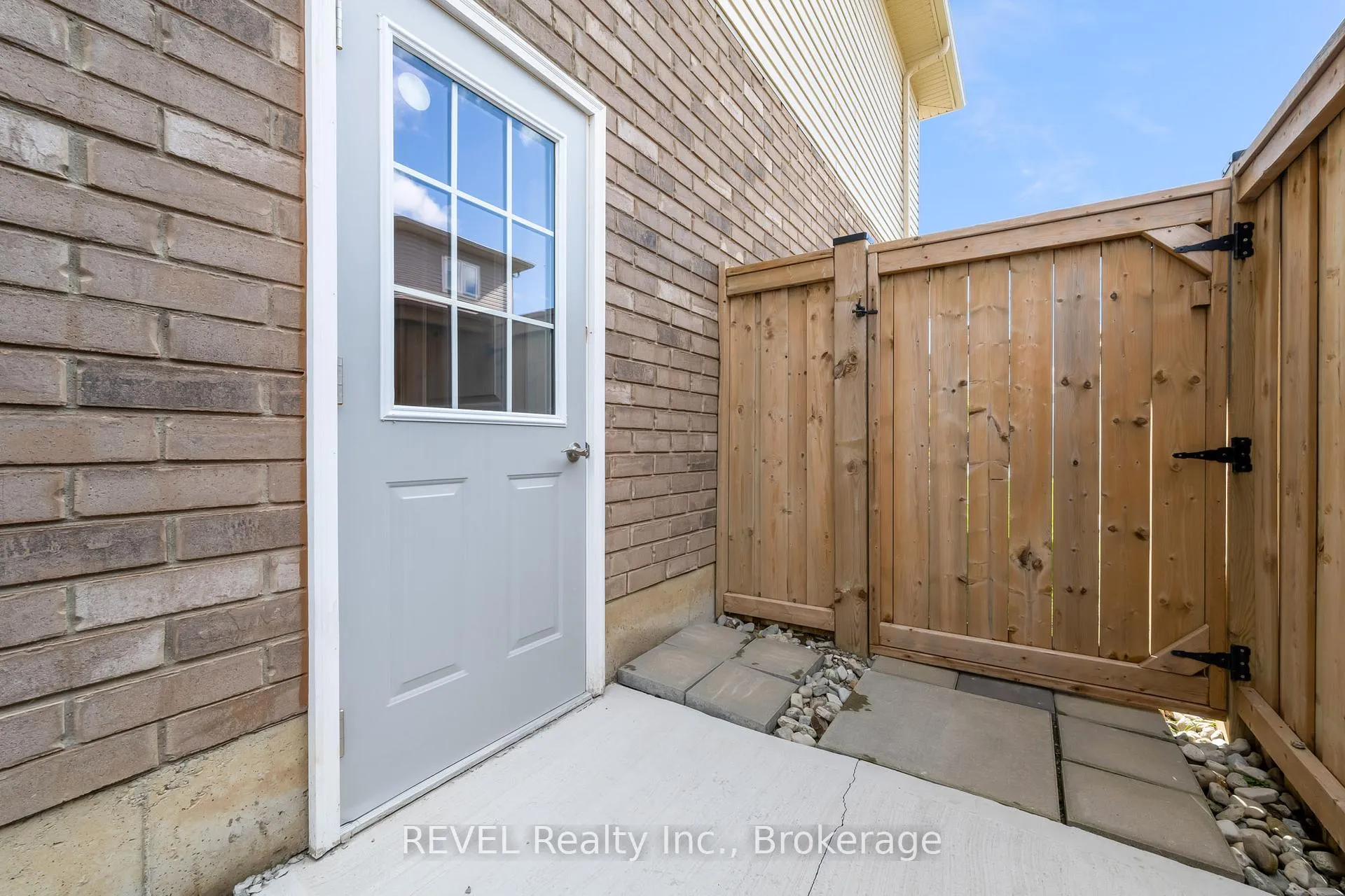 Photo 33 of 102 Cittadella Boulevard, Hamilton, Rural Glanbrook — HOMEH
