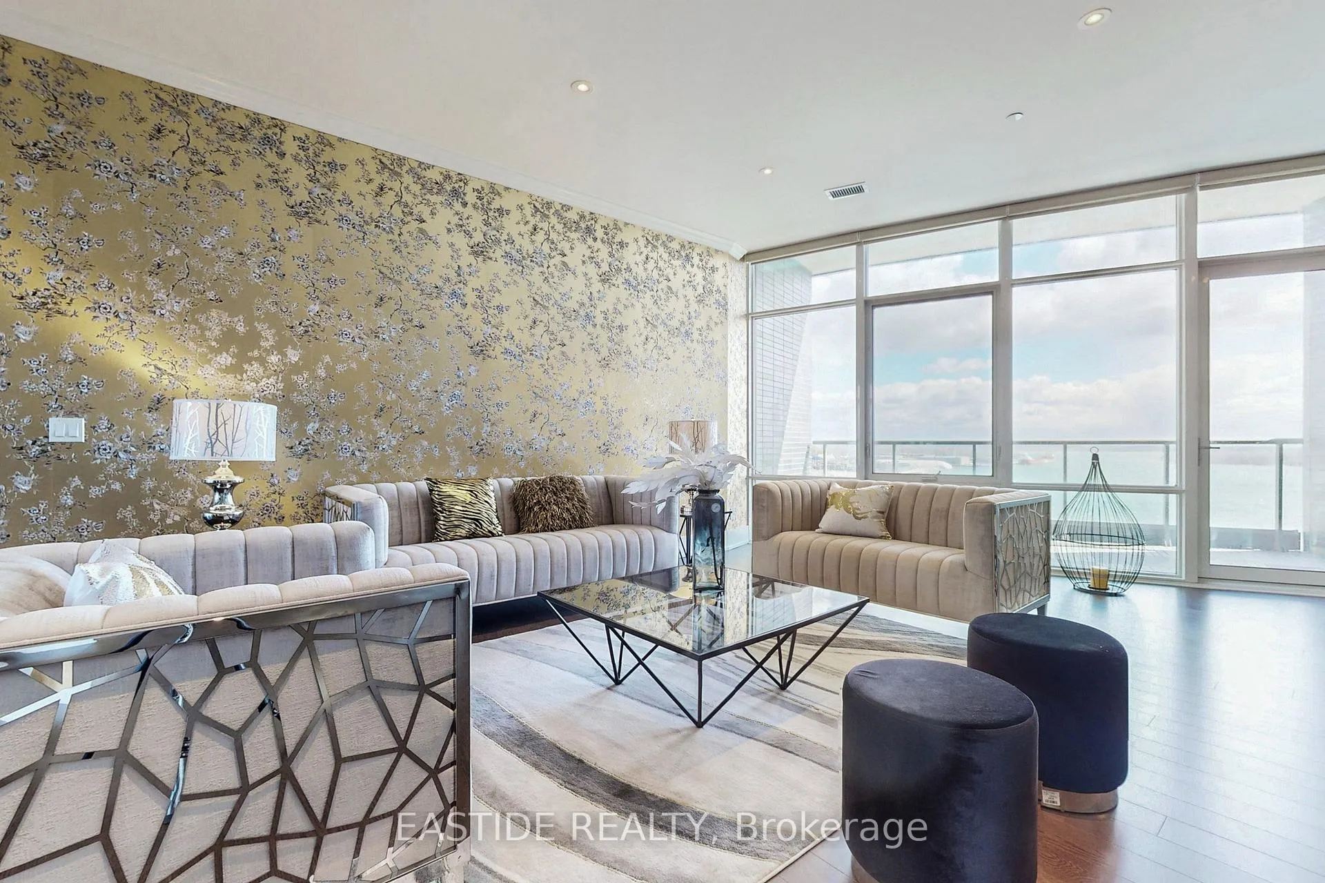 Photo 7 of Unit Sph09, 1 Edgewater Drive, Toronto, Waterfront Communities — HOMEH