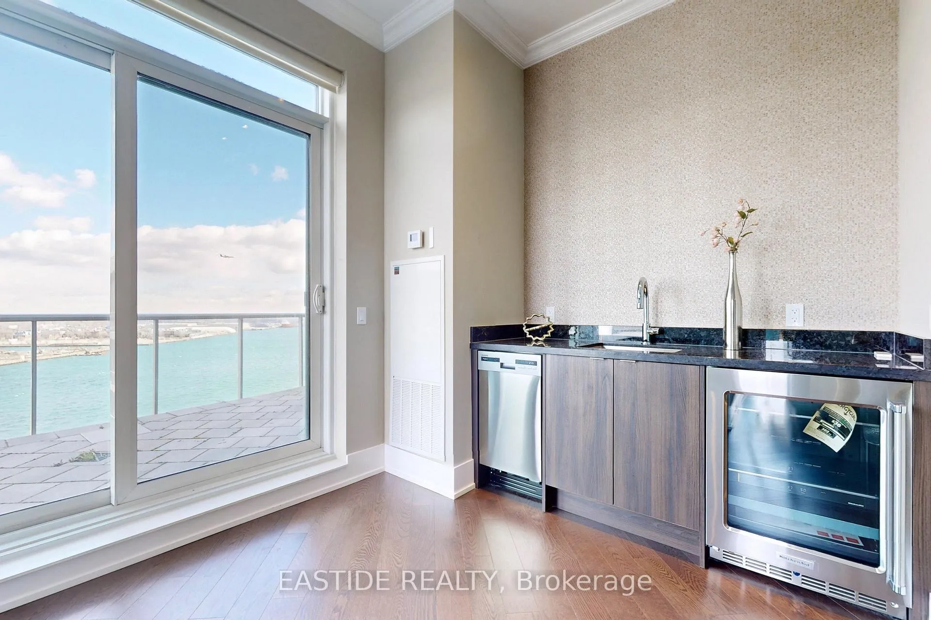 Photo 26 of Unit Sph09, 1 Edgewater Drive, Toronto, Waterfront Communities — HOMEH