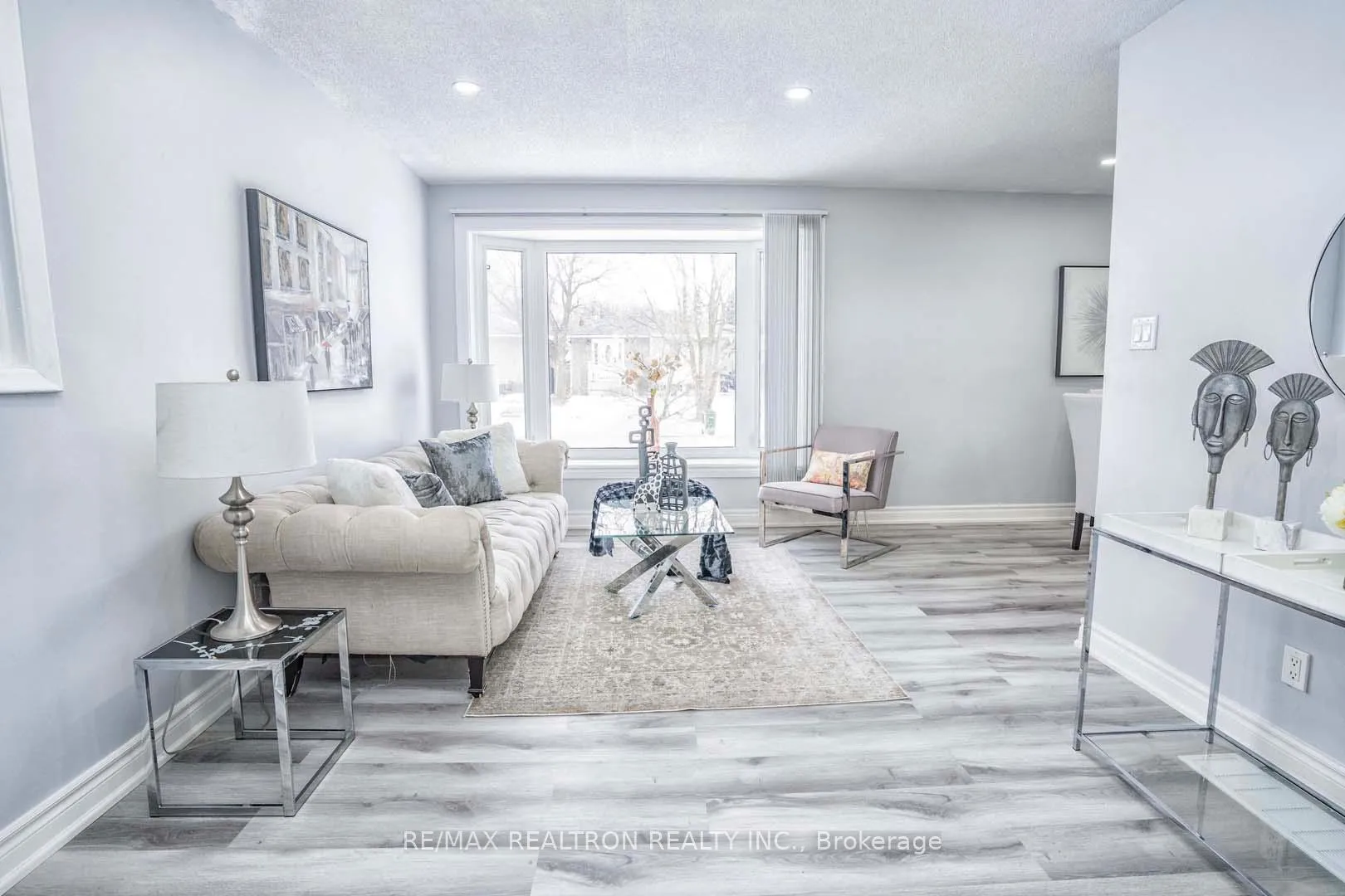 Photo 4 of 57 Thornbeck Drive, Scarborough, Woburn — HOMEH