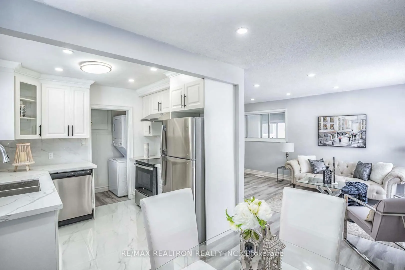 Photo 9 of 57 Thornbeck Drive, Scarborough, Woburn — HOMEH