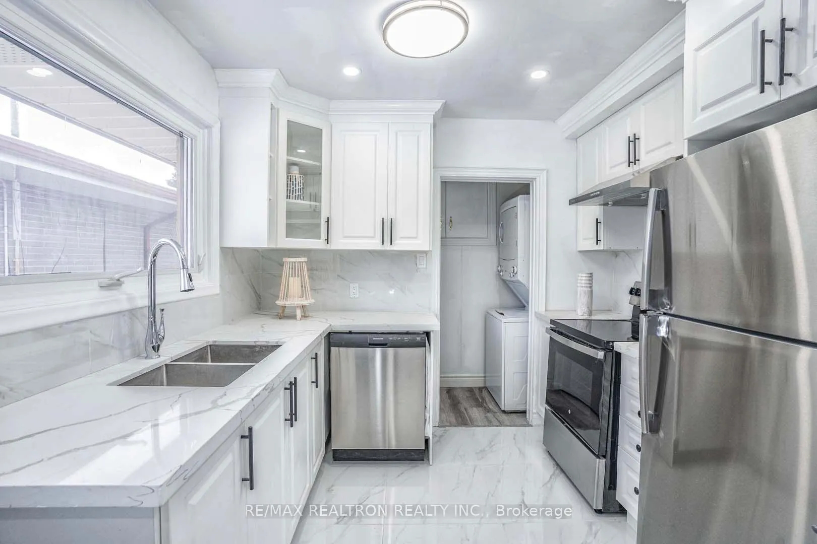 Photo 10 of 57 Thornbeck Drive, Scarborough, Woburn — HOMEH