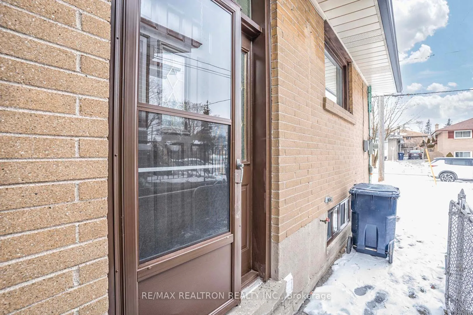 Photo 16 of 57 Thornbeck Drive, Scarborough, Woburn — HOMEH