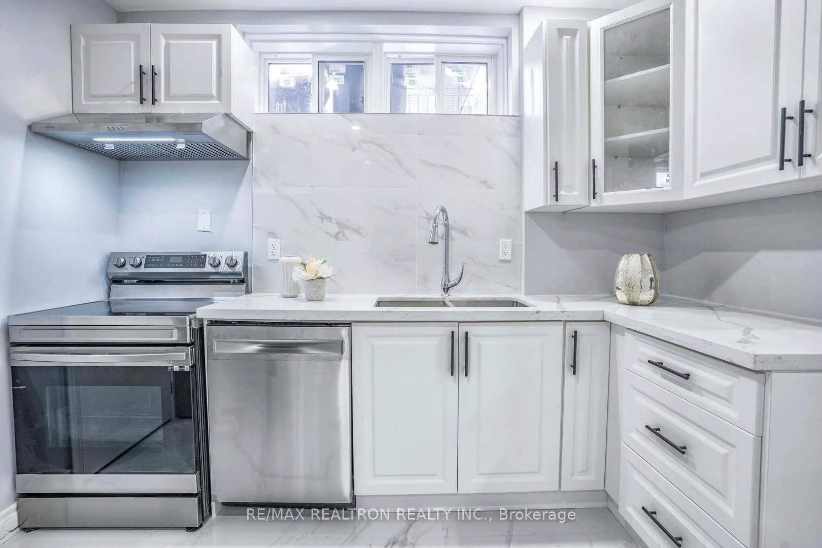 Photo 21 of 57 Thornbeck Drive, Scarborough, Woburn — HOMEH