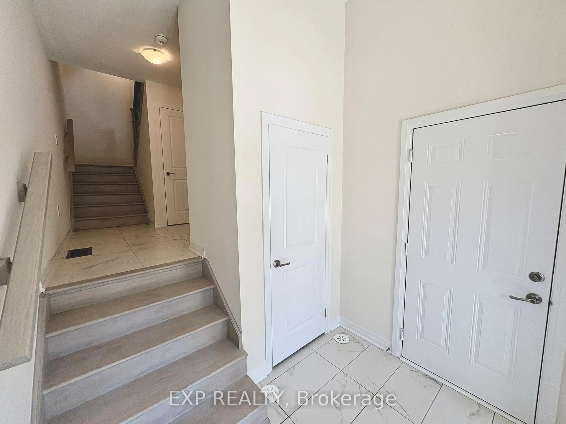 Photo 3 of Unit 22, 305 Garner Road W, Hamilton, Ancaster — HOMEH