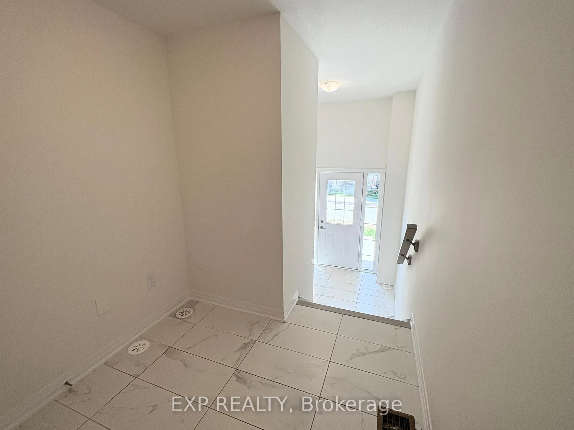 Photo 4 of Unit 22, 305 Garner Road W, Hamilton, Ancaster — HOMEH