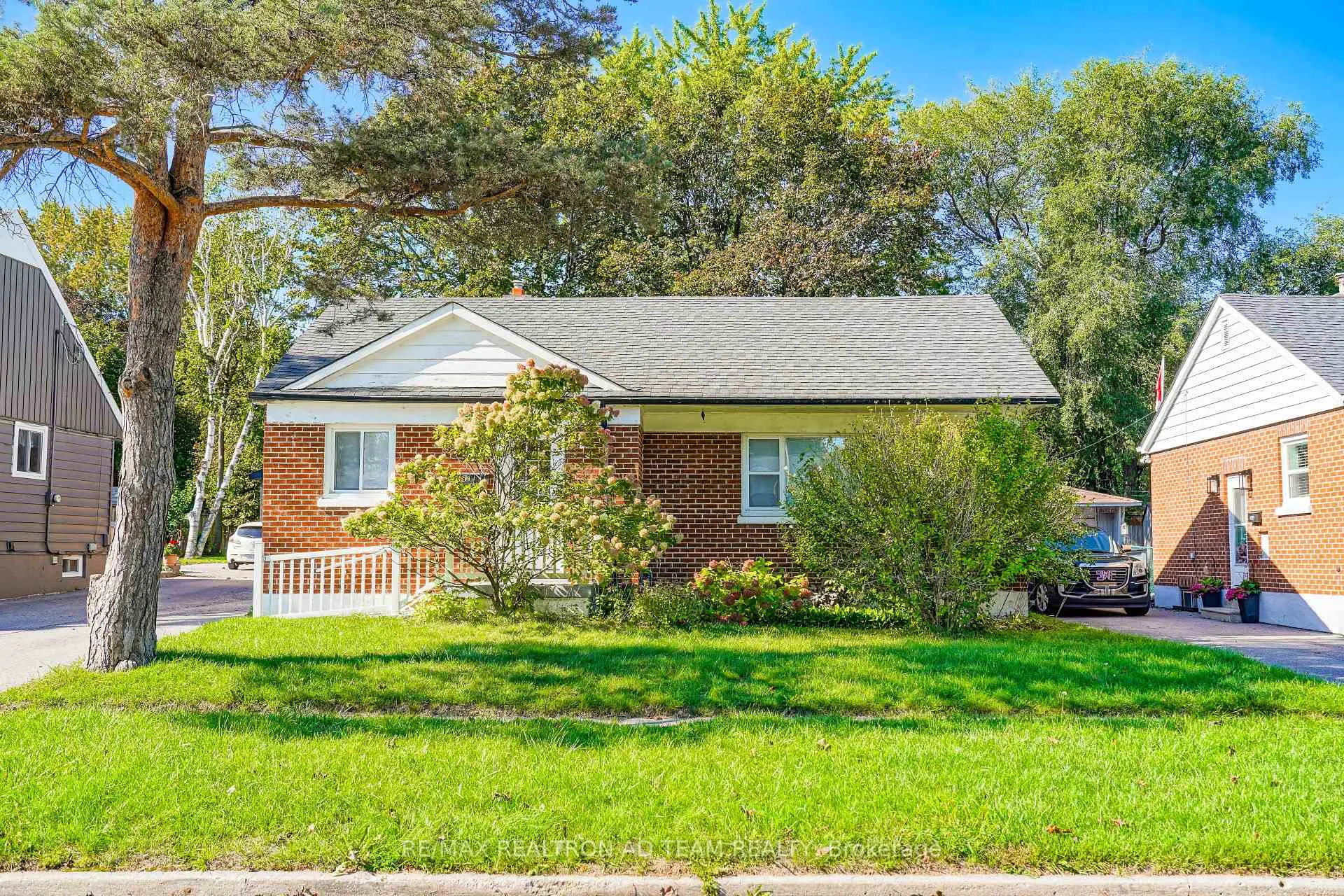 Front of 82 Admiral Road