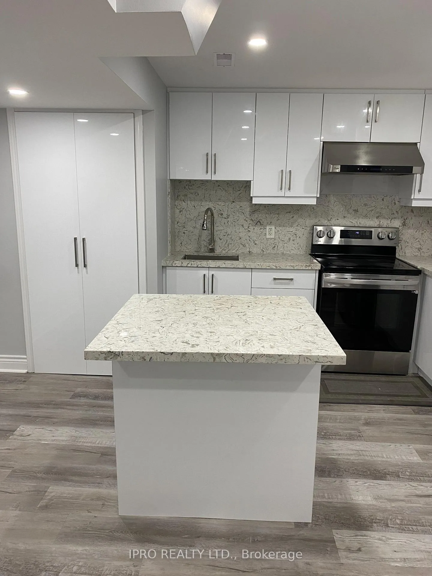 Photo 4 of Unit Bsmt, 7331 Watergrove Road, Mississauga, Lisgar — HOMEH