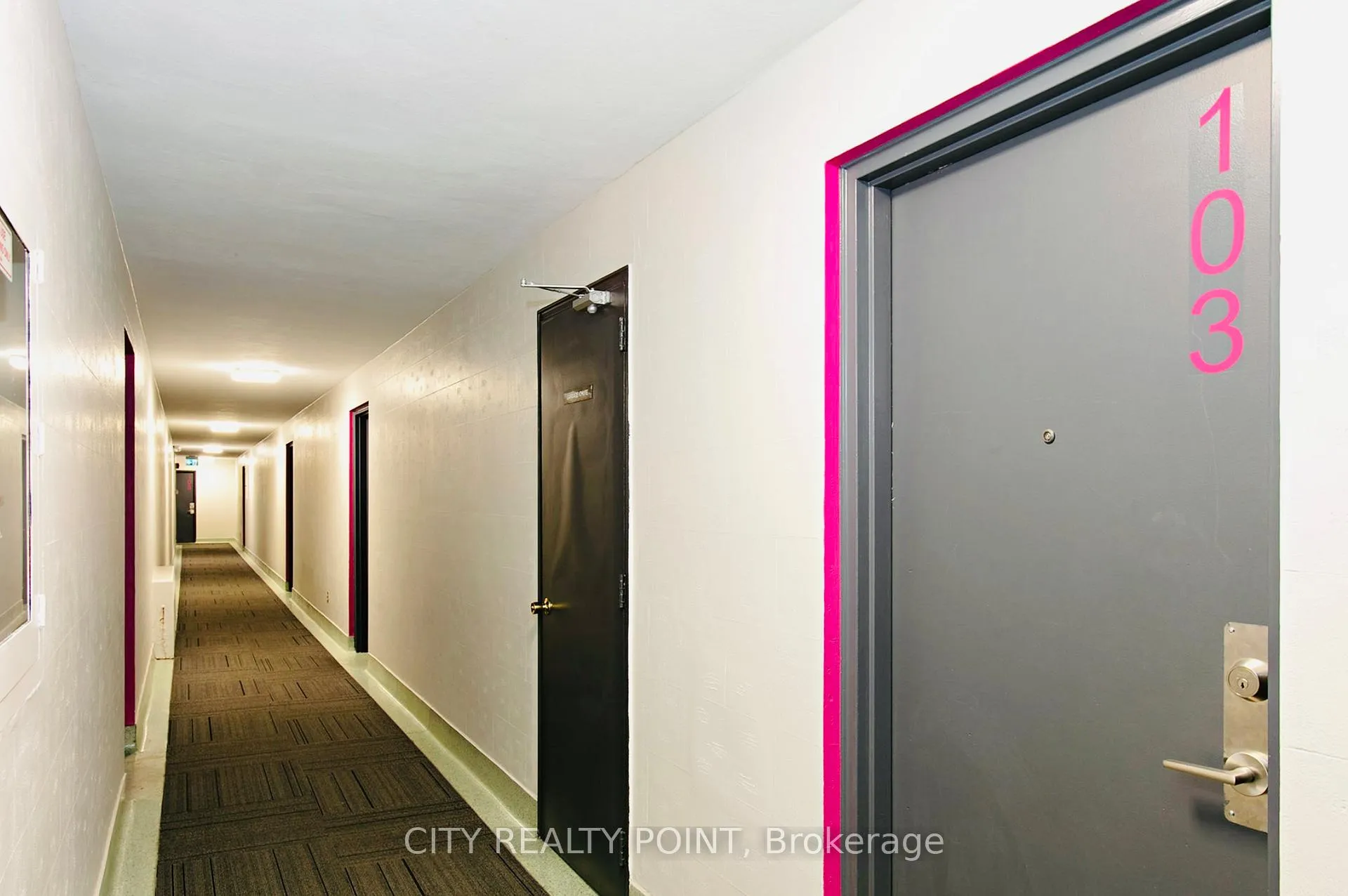 Photo 4 of Unit 208, 1291 Bayview Avenue N, Toronto, Leaside — HOMEH