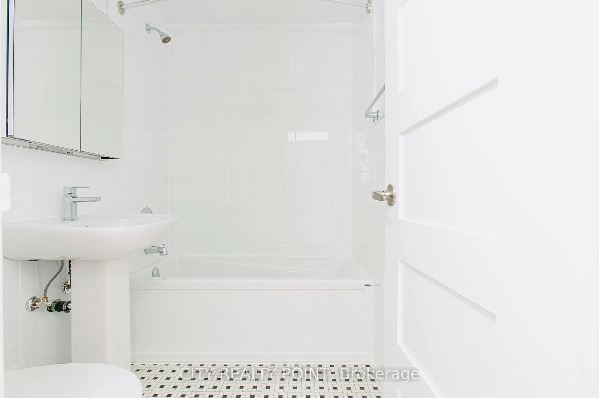 Photo 6 of Unit 208, 1291 Bayview Avenue N, Toronto, Leaside — HOMEH