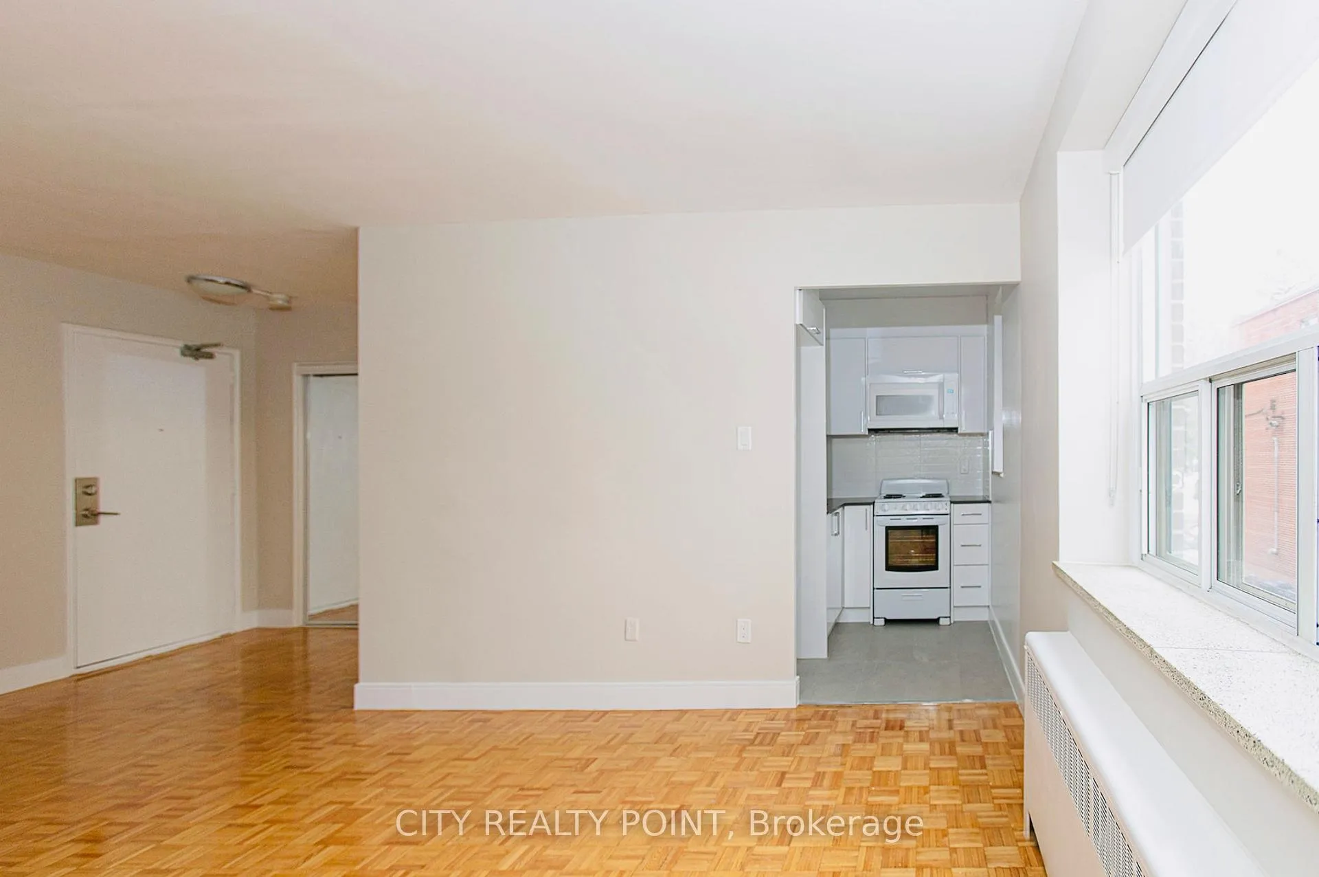 Photo 7 of Unit 208, 1291 Bayview Avenue N, Toronto, Leaside — HOMEH
