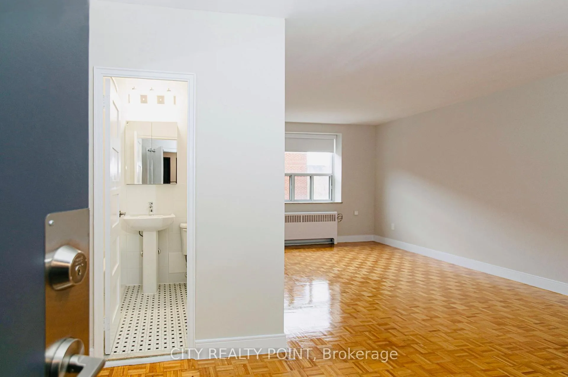 Photo 8 of Unit 208, 1291 Bayview Avenue N, Toronto, Leaside — HOMEH