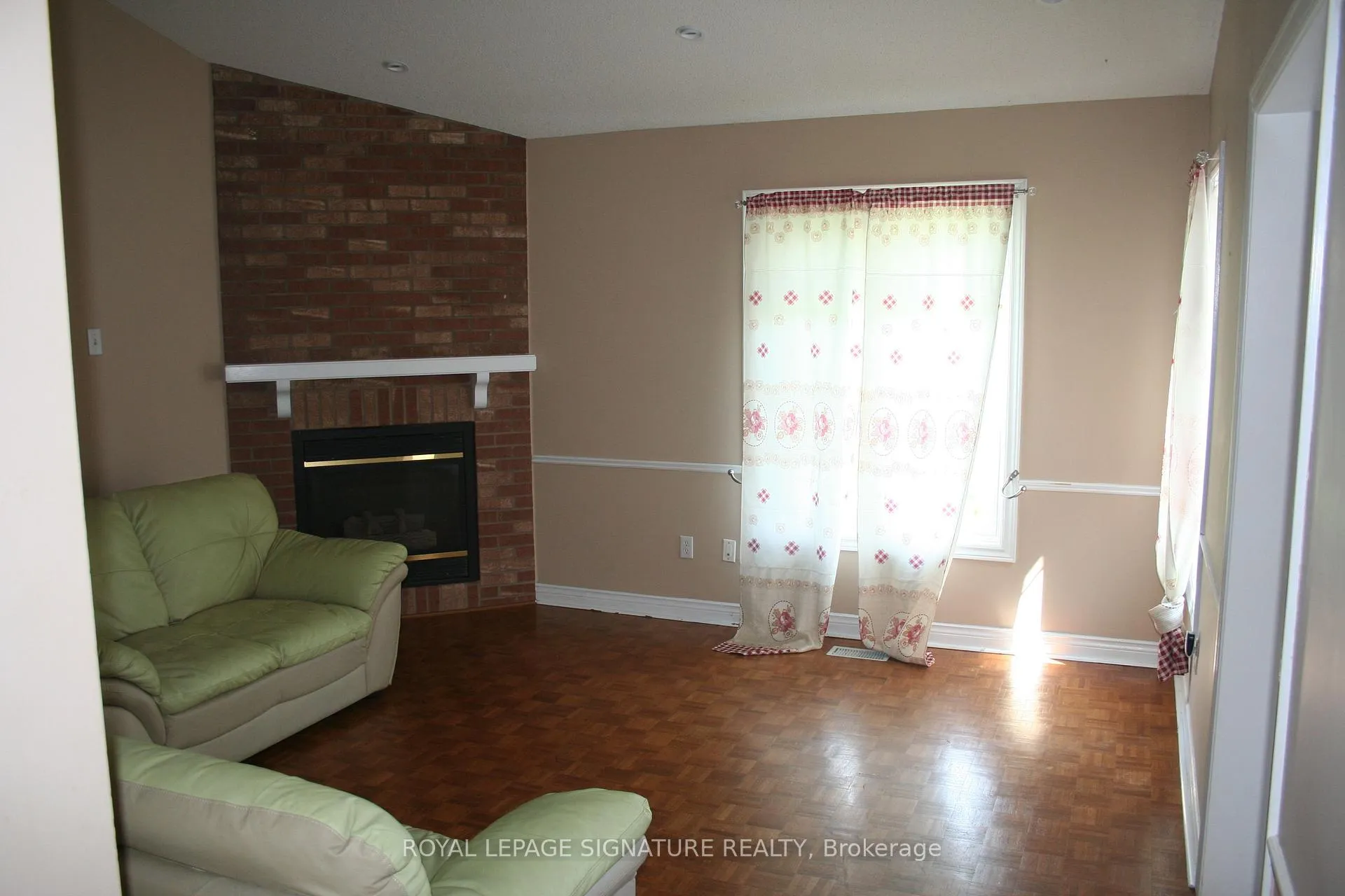 Photo 2 of Unit Upper, 2872 Castlebridge Drive, Mississauga, Central Erin Mills — HOMEH