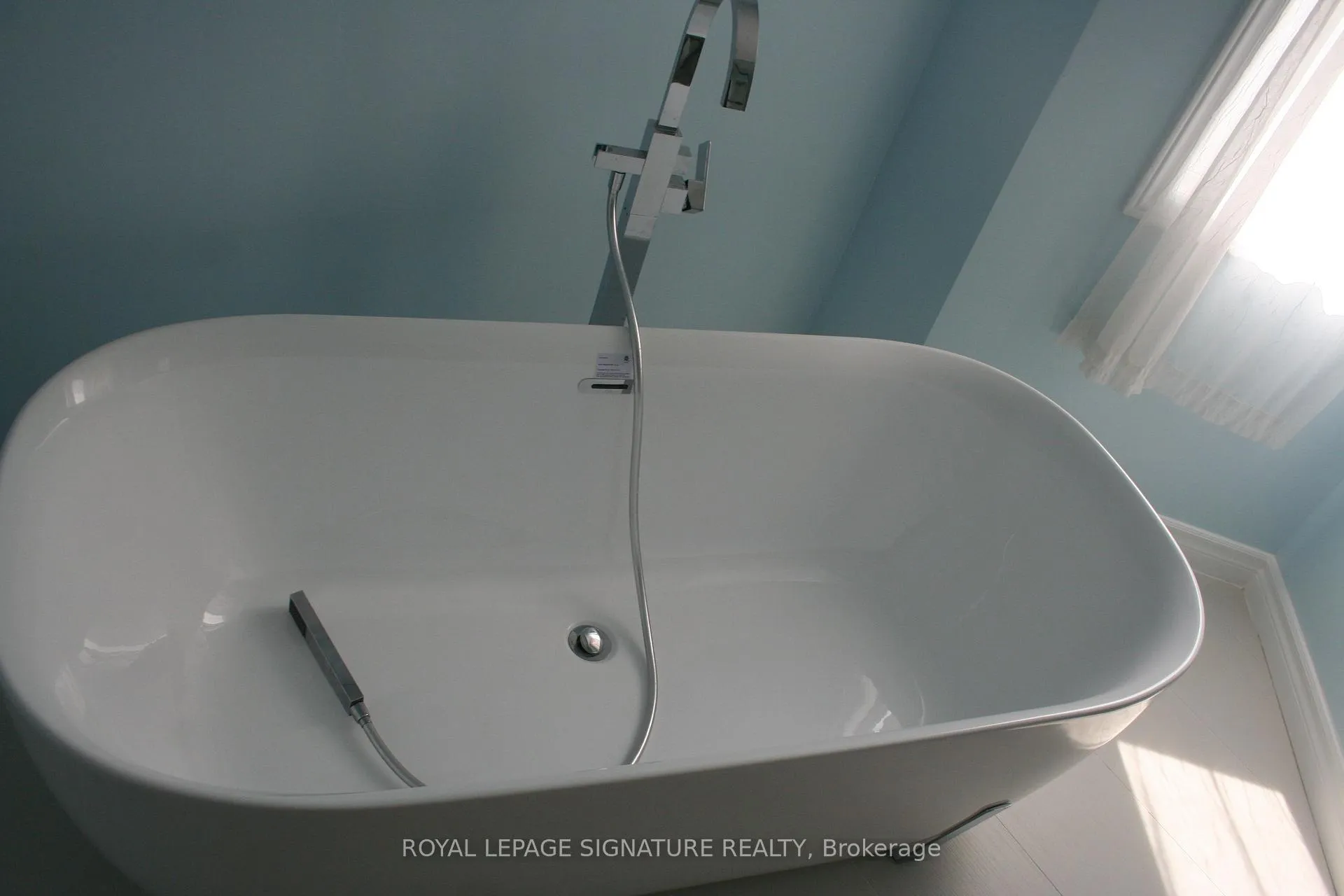 Photo 5 of Unit Upper, 2872 Castlebridge Drive, Mississauga, Central Erin Mills — HOMEH