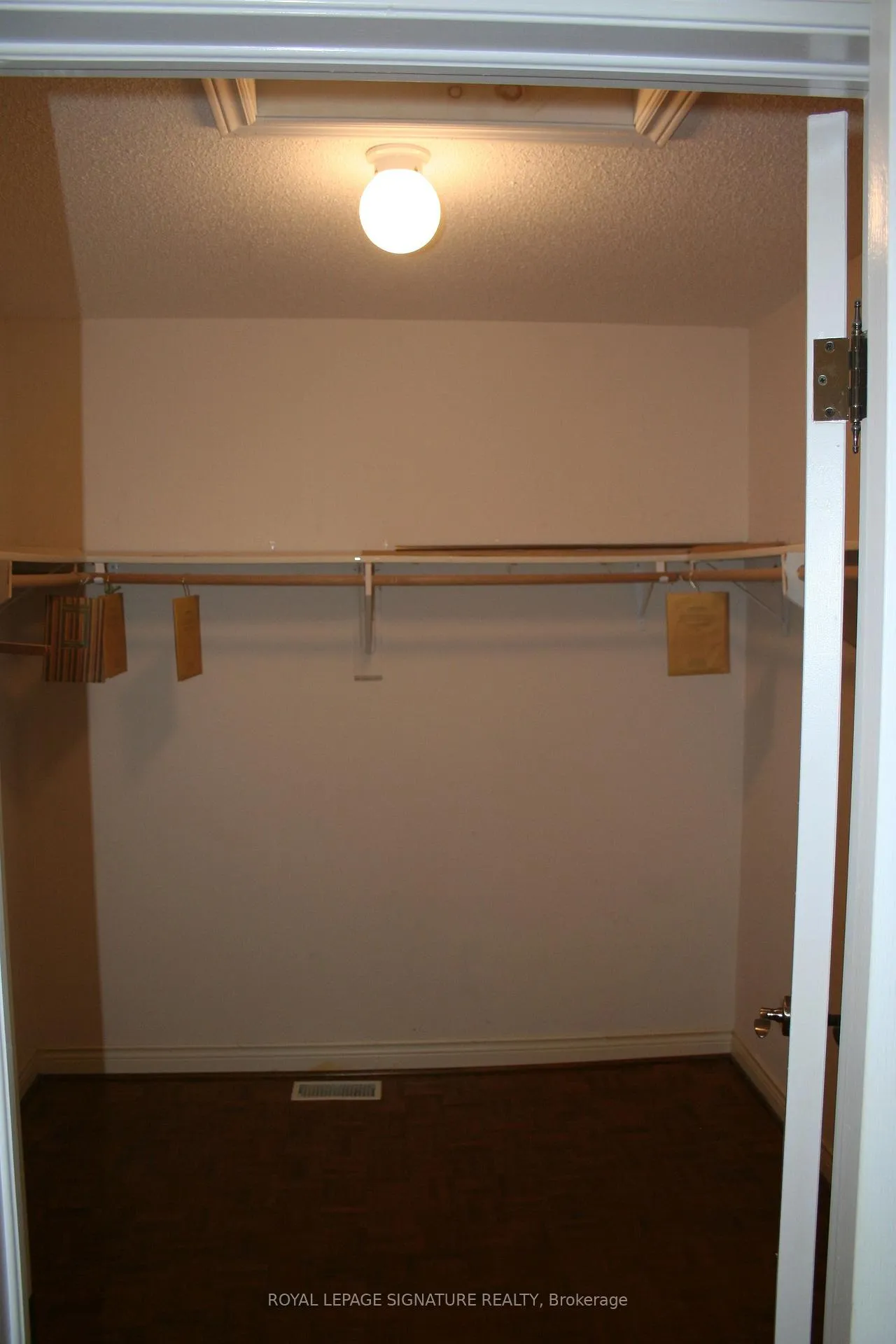 Photo 7 of Unit Upper, 2872 Castlebridge Drive, Mississauga, Central Erin Mills — HOMEH