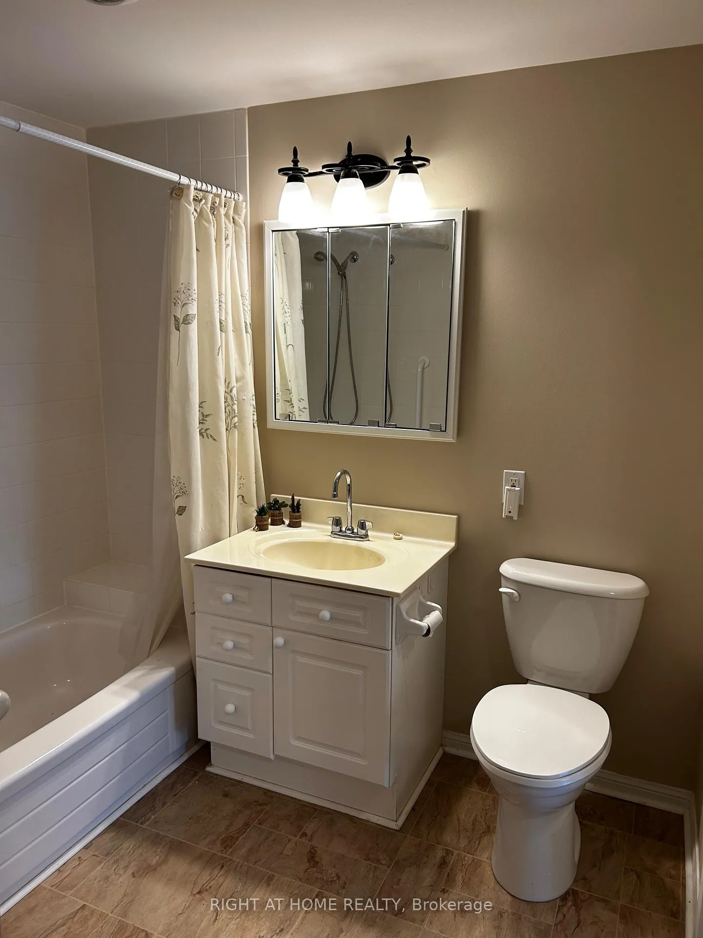 Photo 34 of Unit 311, 94 Dean Avenue, Barrie, Painswick South — HOMEH