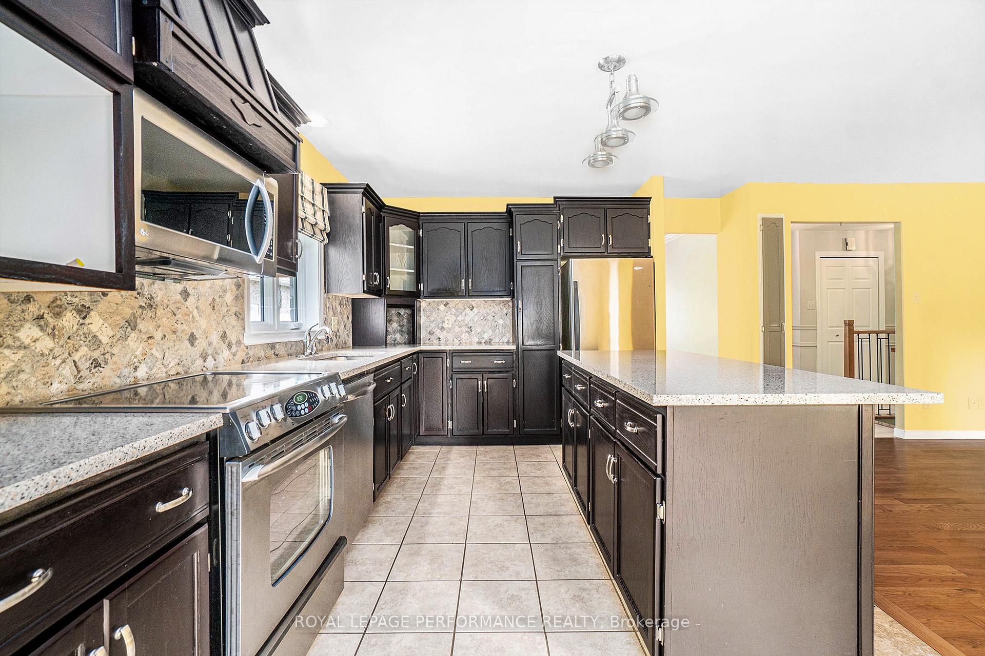 Photo 17 of 572 Dean Drive, Cornwall — HOMEH