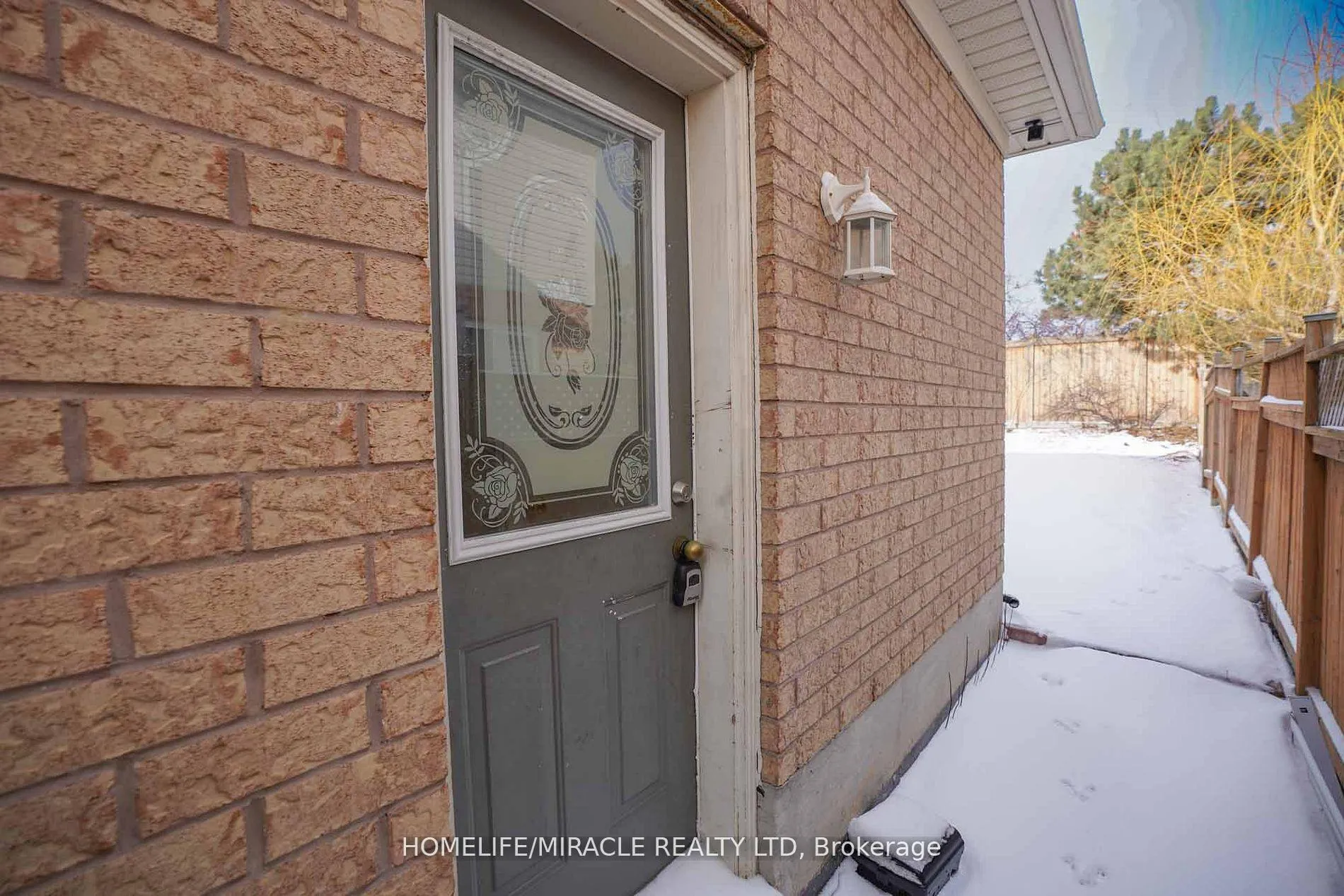 Photo 5 of Unit #Lower, 22 Courtsfield Crescent, Brampton, Fletcher's Meadow — HOMEH