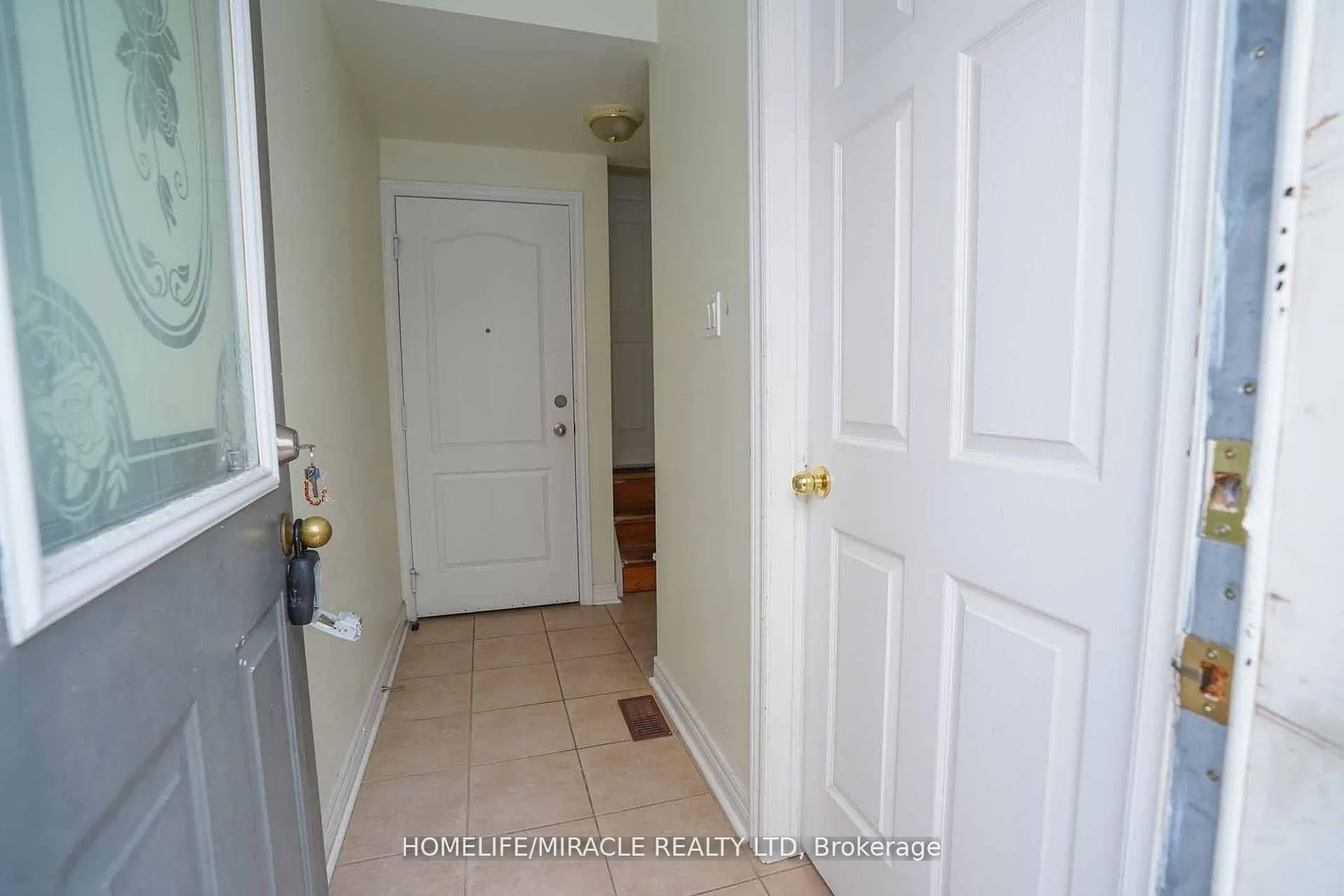 Photo 6 of Unit #Lower, 22 Courtsfield Crescent, Brampton, Fletcher's Meadow — HOMEH