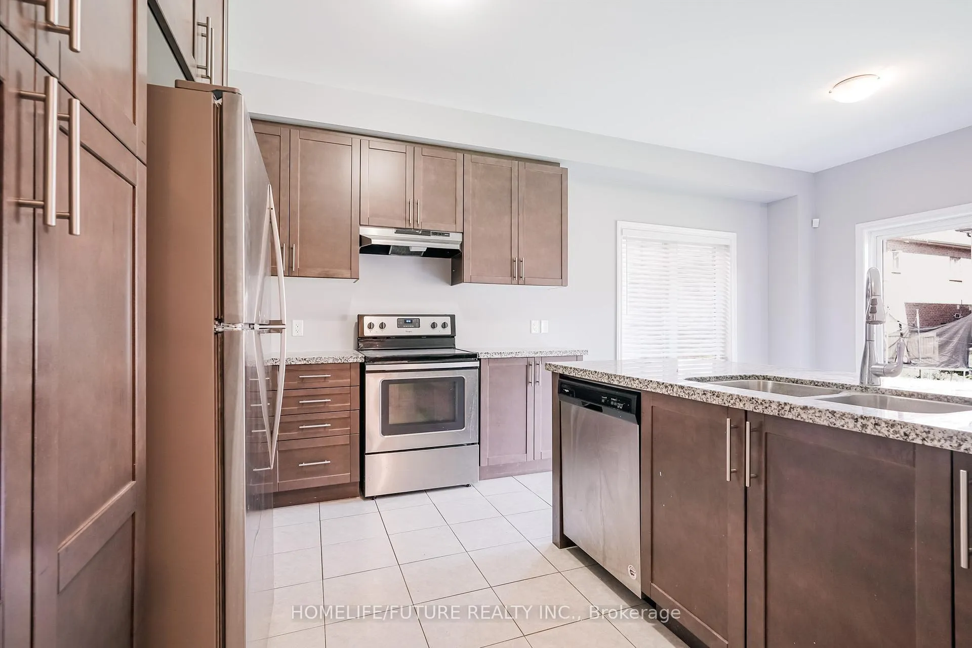 Photo 12 of 51 Arthur McLaughlin Street, Clarington, Bowmanville — HOMEH