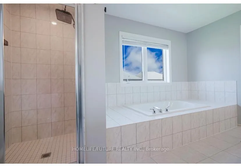 Photo 24 of 51 Arthur McLaughlin Street, Clarington, Bowmanville — HOMEH