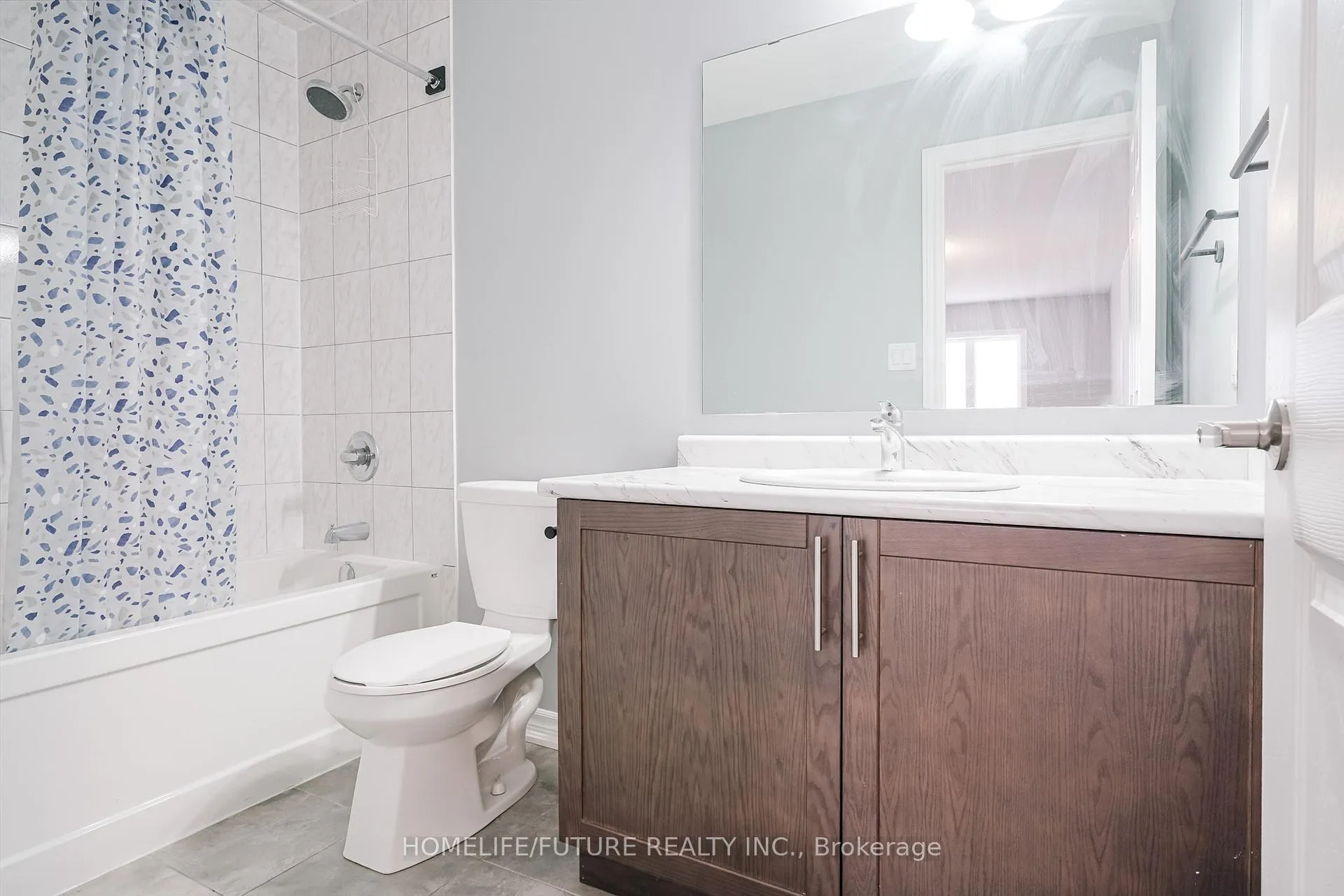 Photo 25 of 51 Arthur McLaughlin Street, Clarington, Bowmanville — HOMEH