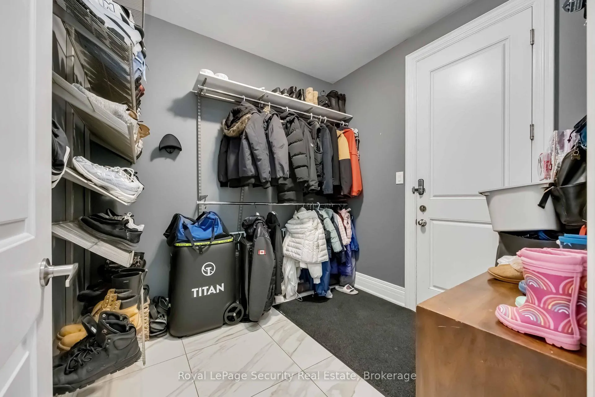 Photo 12 of 39 Endless Circle, Vaughan, Kleinburg — HOMEH
